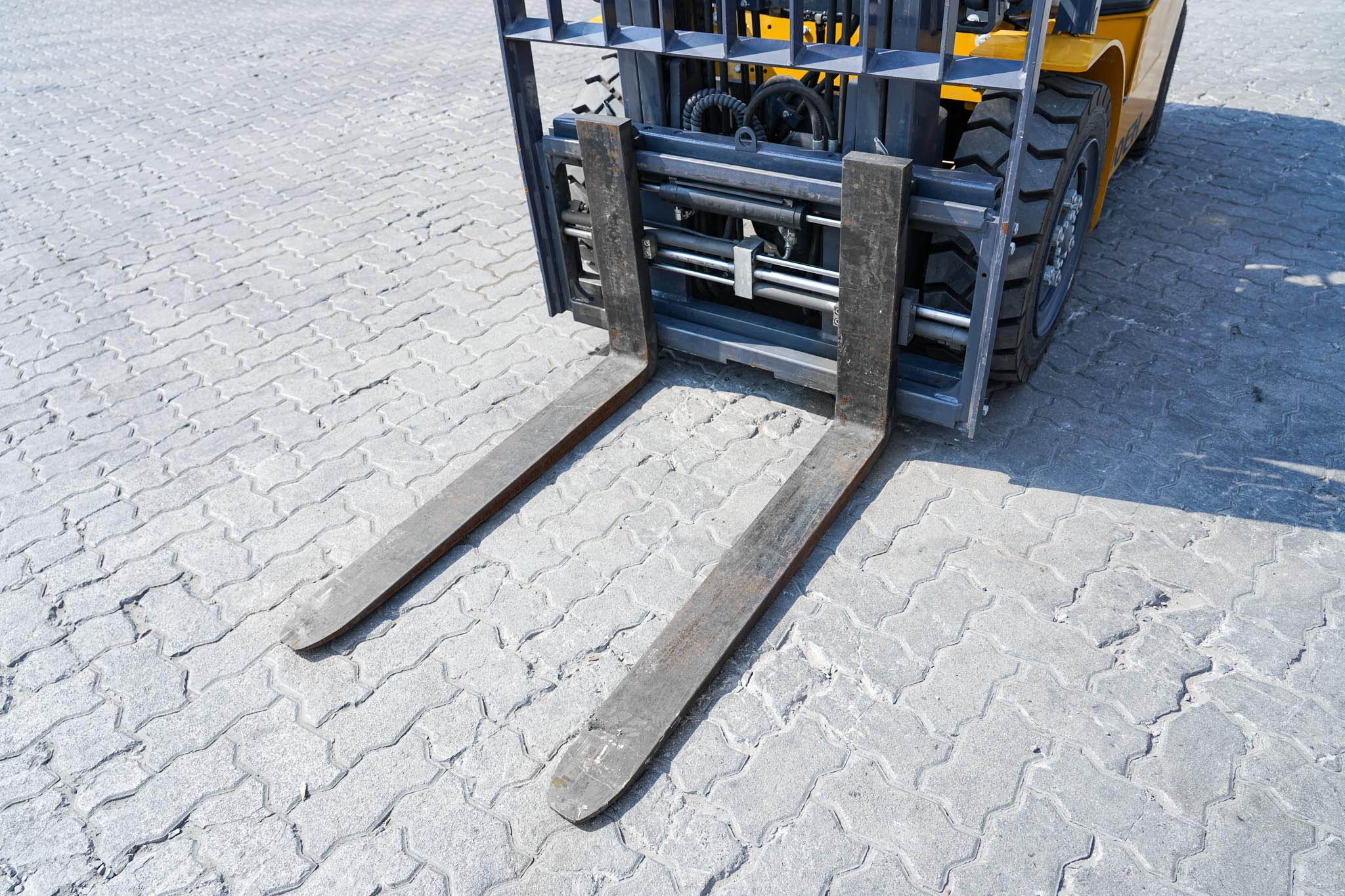 2022 XCMG XCB30 3000 kg Electric Forklift - Image 8