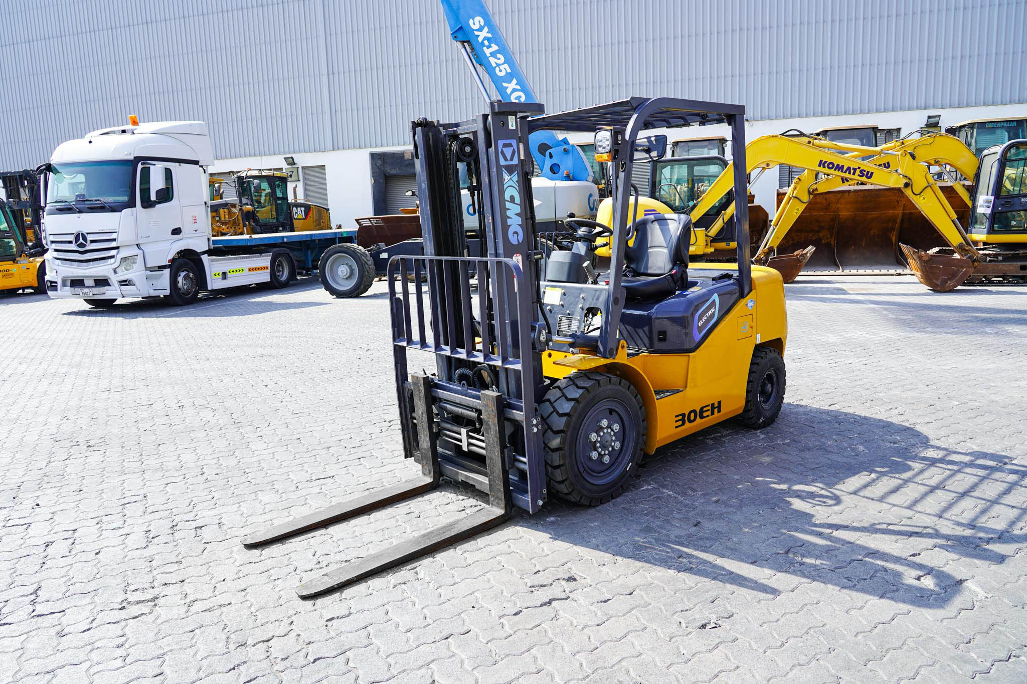 2022 XCMG XCB30 3000 kg Electric Forklift - Image 2