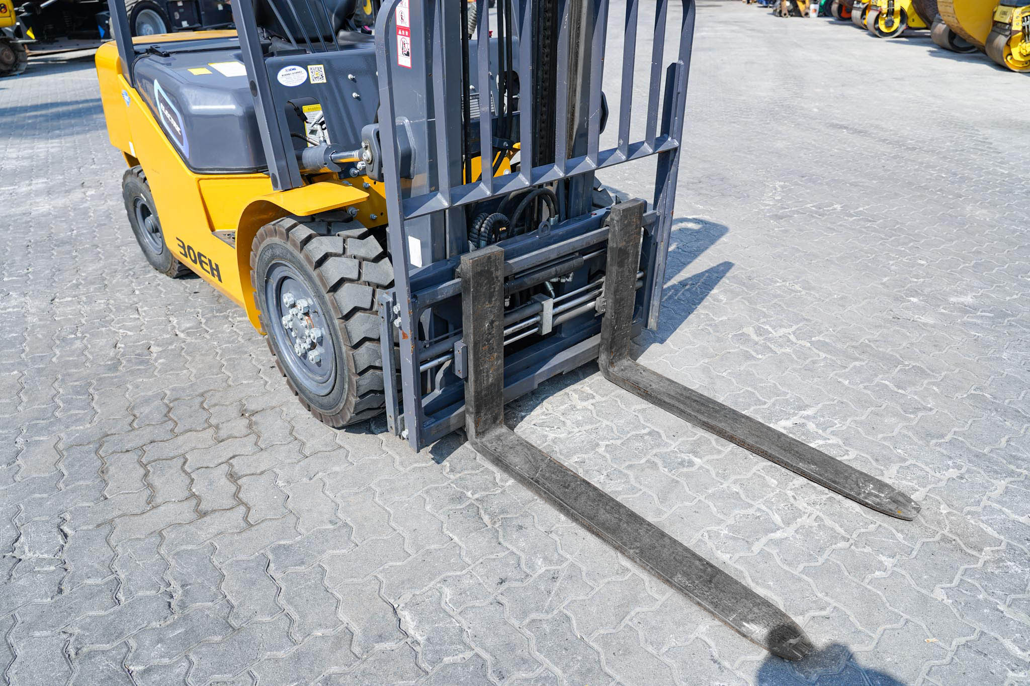 2022 XCMG XCB30 3000 kg Electric Forklift - Image 9