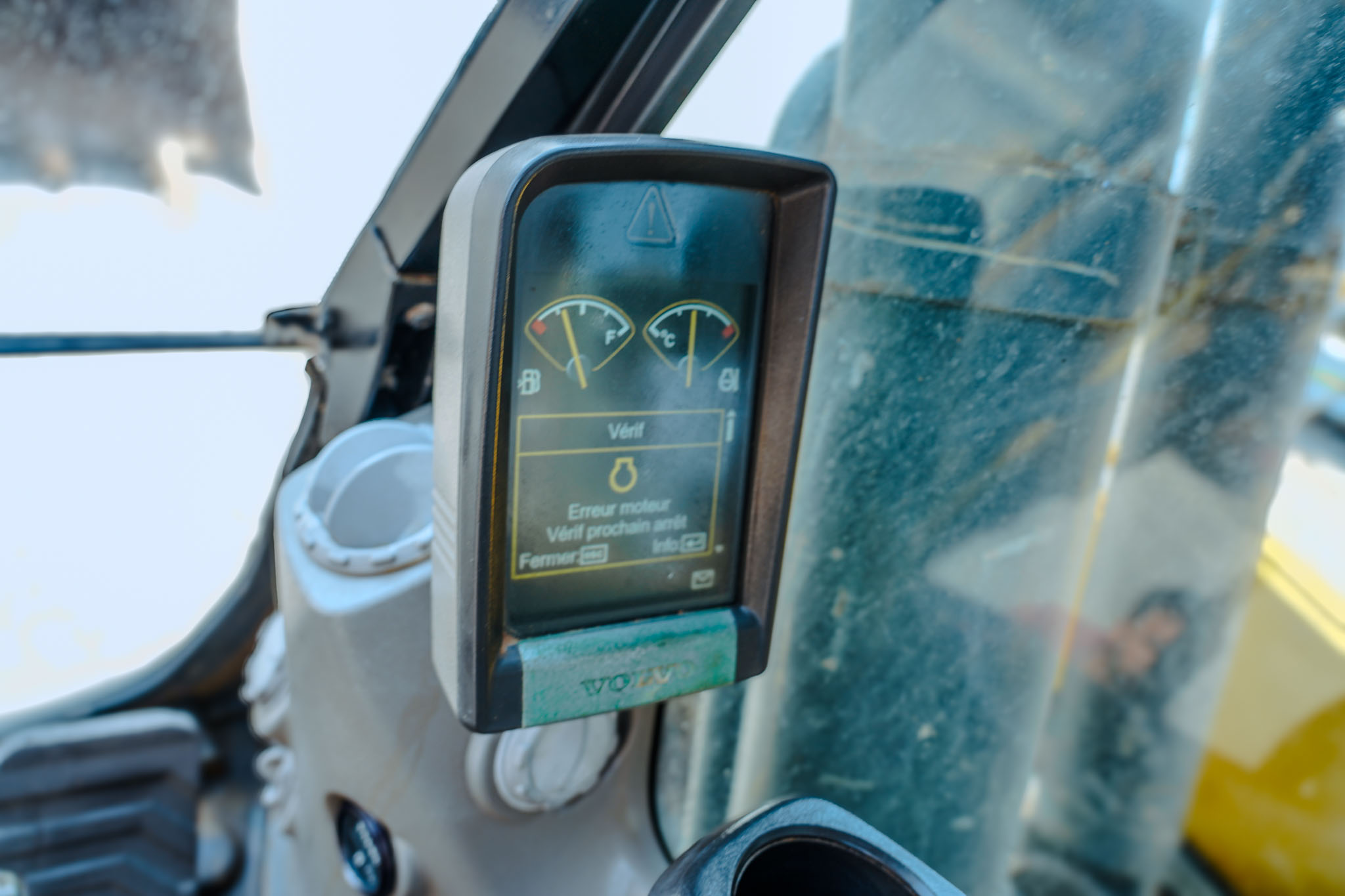 2017 VOLVO EC480DL Tracked Excavator - Image 5