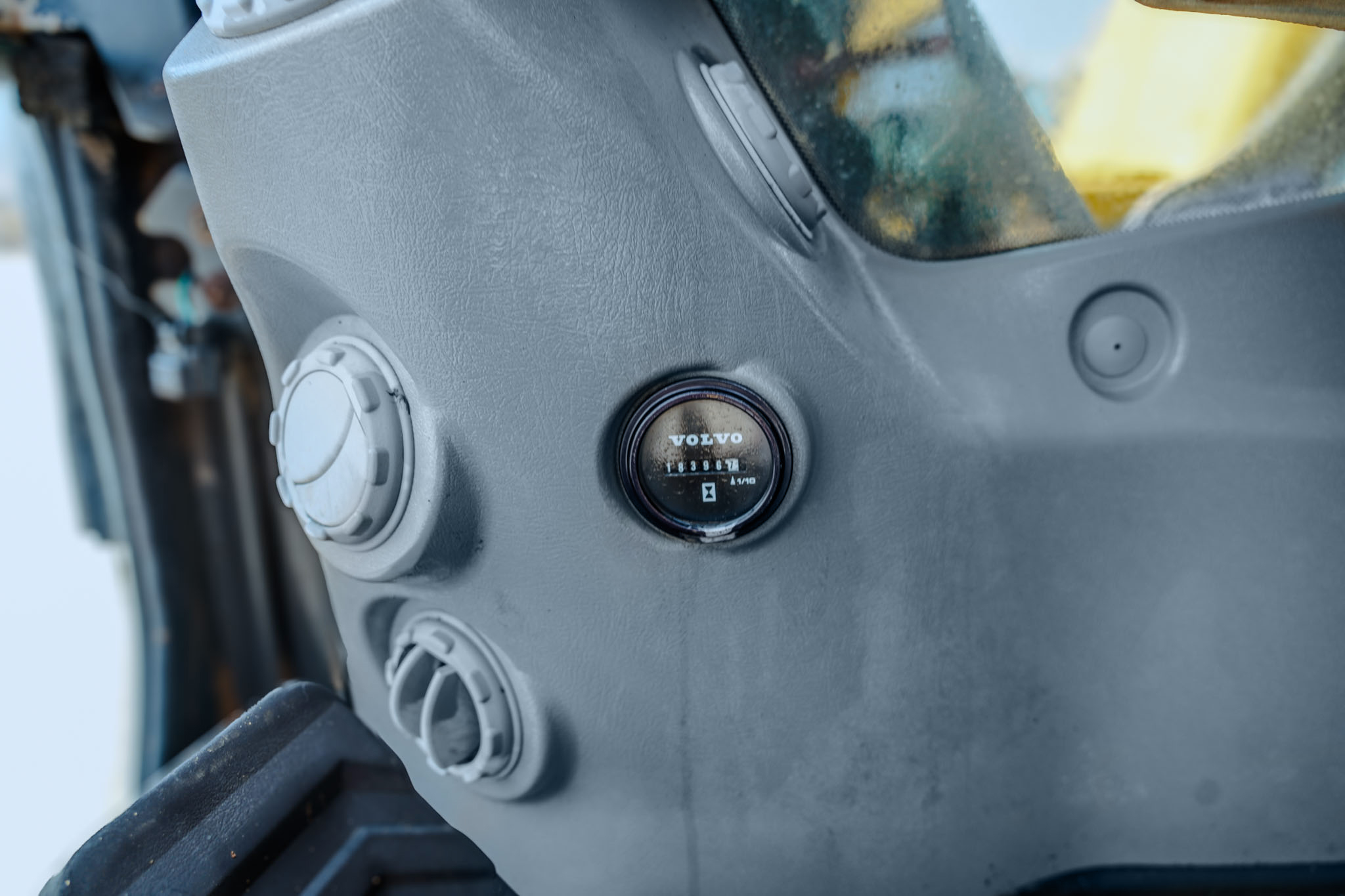 2017 VOLVO EC480DL Tracked Excavator - Image 9