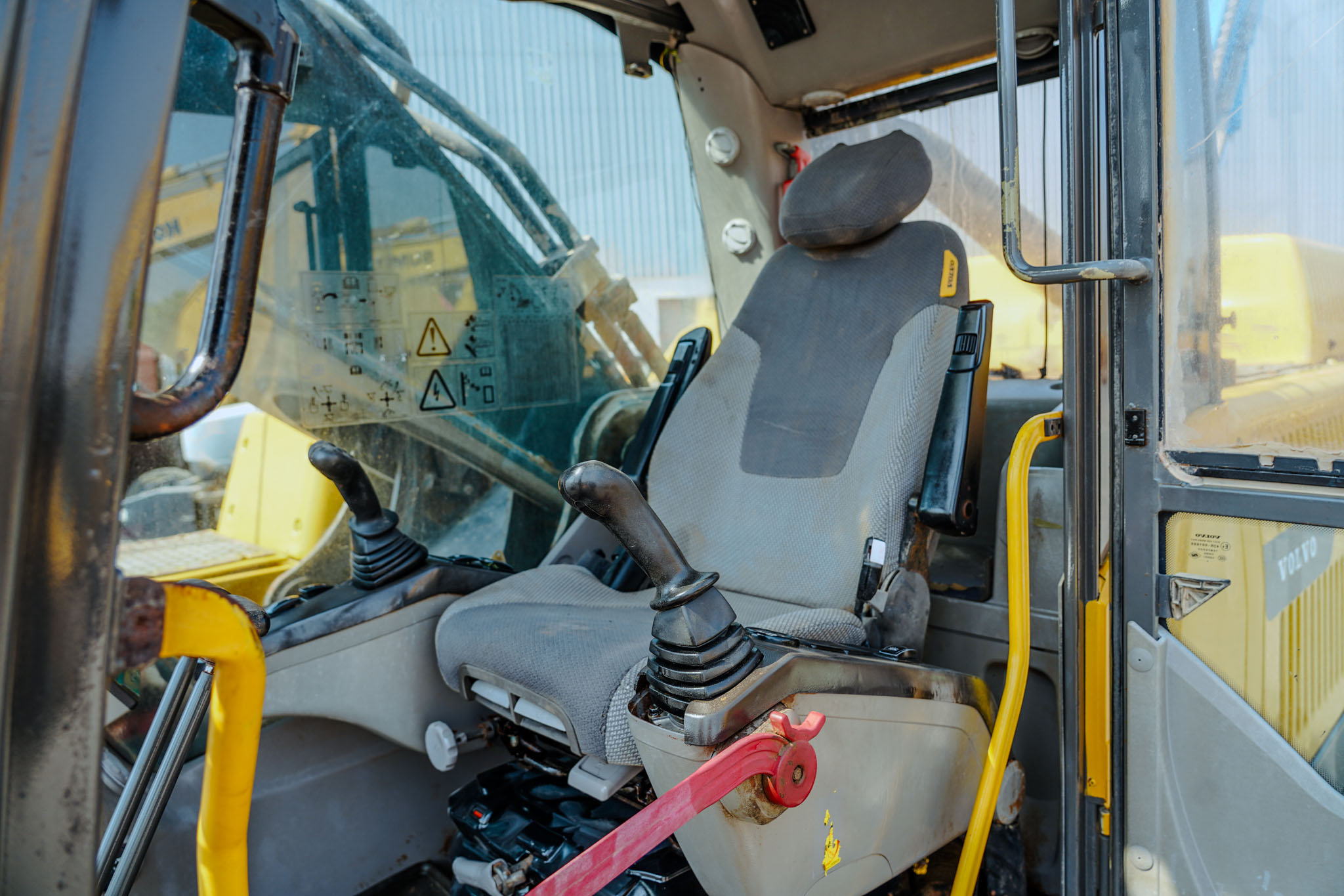 2017 VOLVO EC480DL Tracked Excavator - Image 10