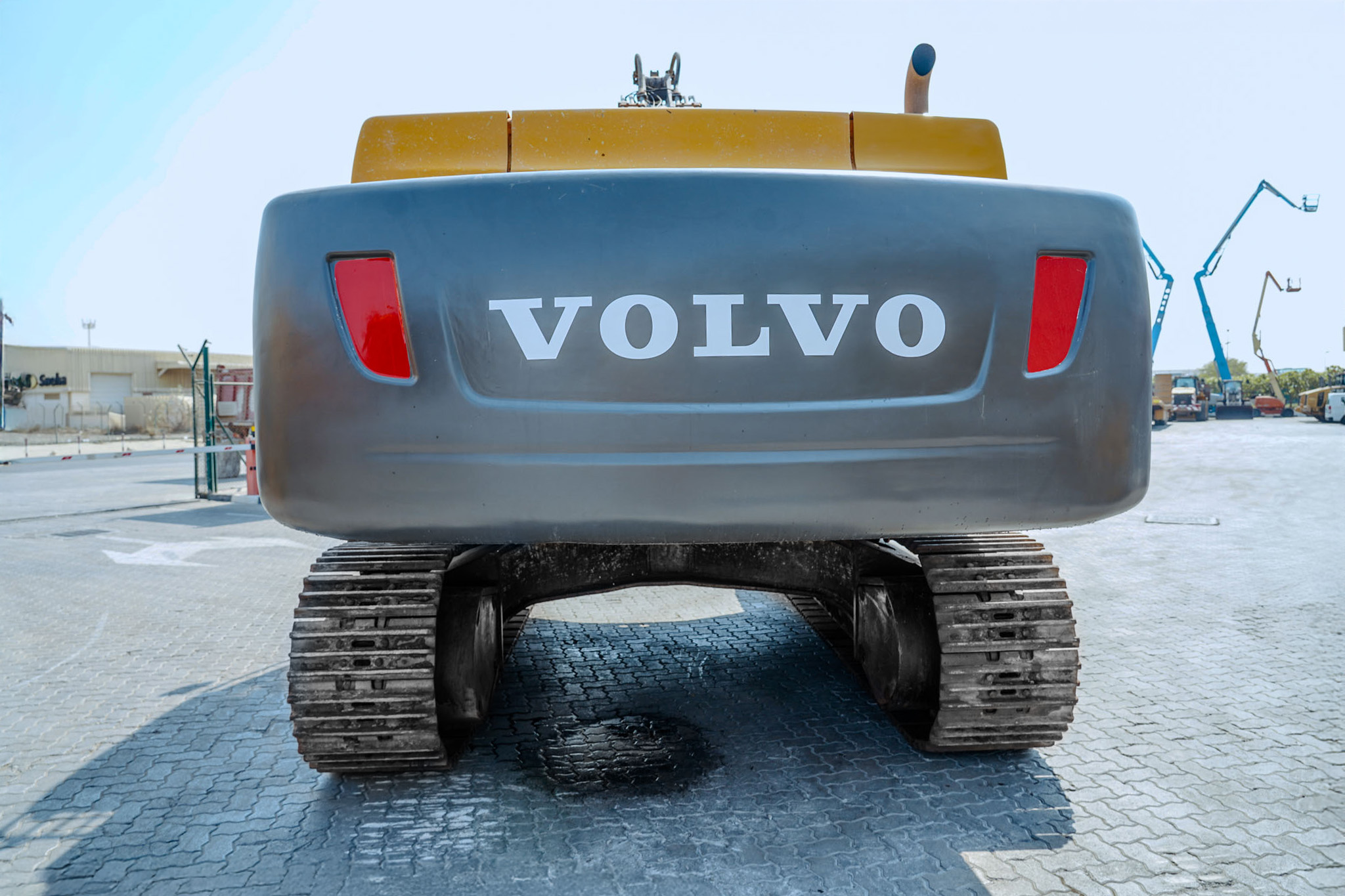 2017 VOLVO EC480DL Tracked Excavator - Image 17