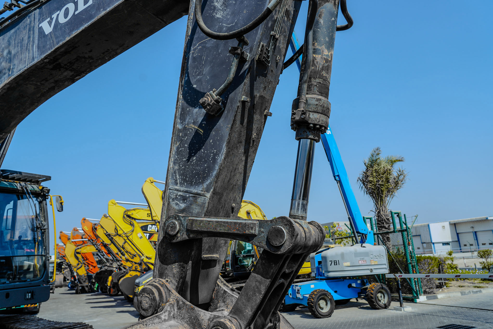 2017 VOLVO EC480DL Tracked Excavator - Image 32