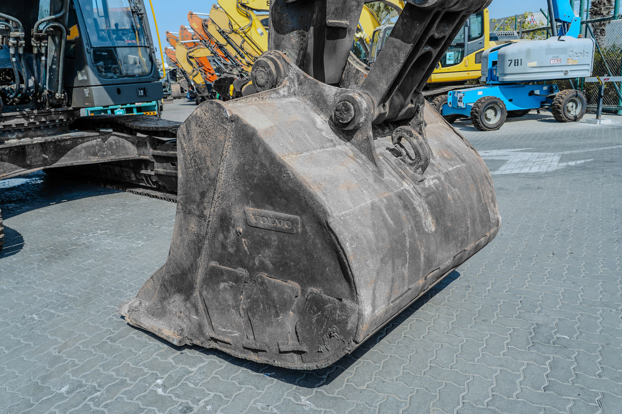 2017 VOLVO EC480DL Tracked Excavator - Image 33