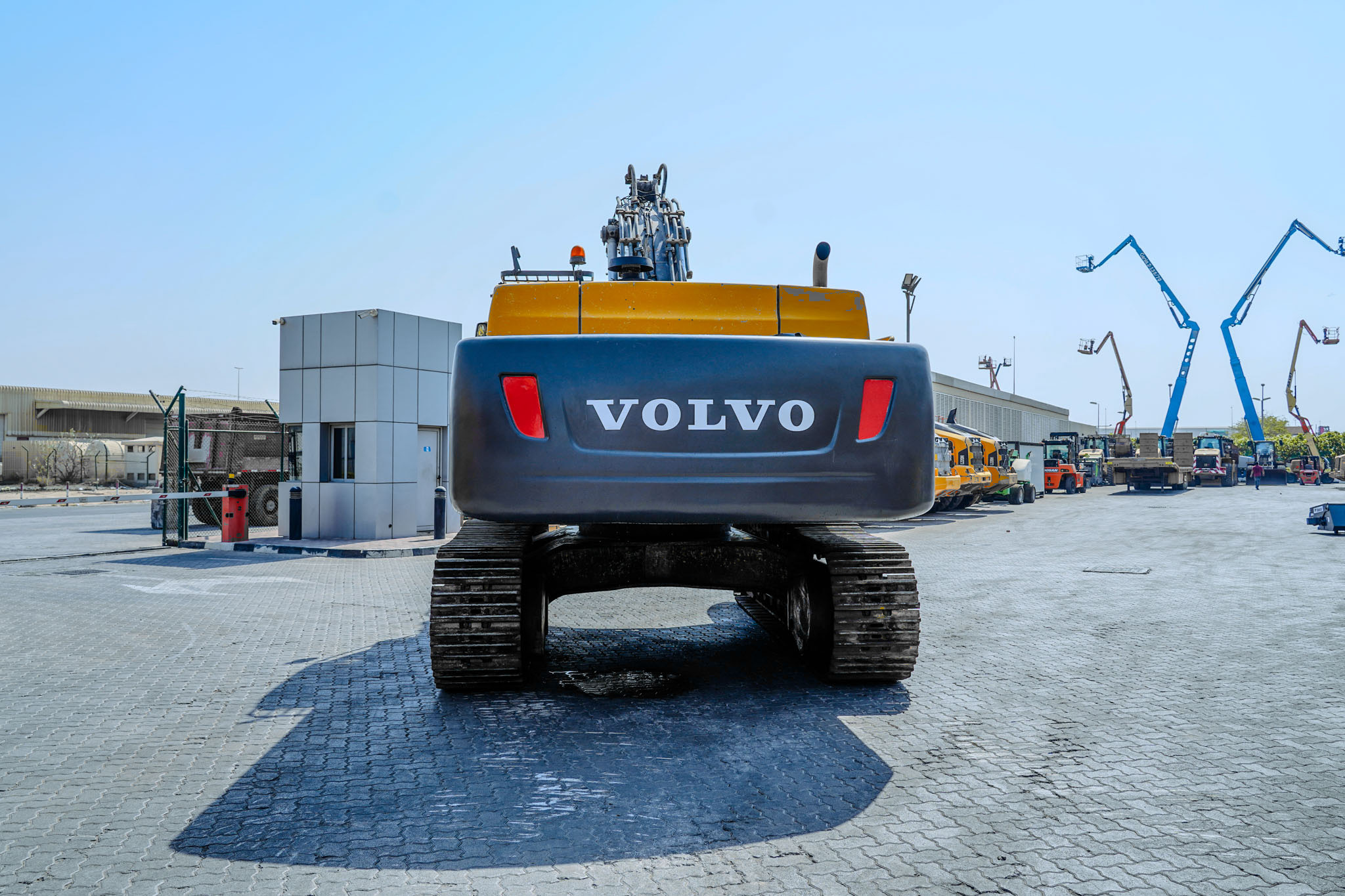 2017 VOLVO EC480DL Tracked Excavator - Image 7