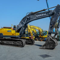 2017 VOLVO EC480DL Tracked Excavator - Image 2