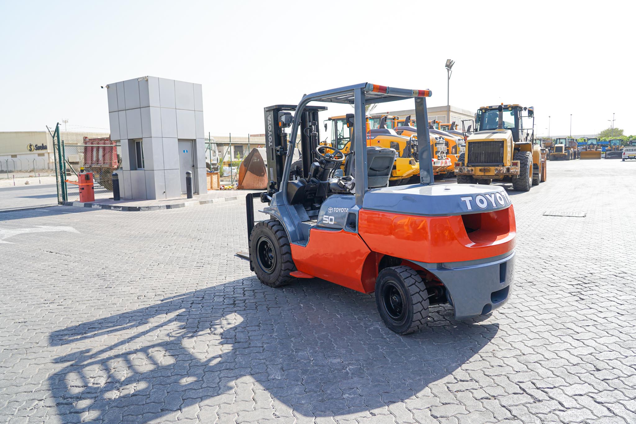 2017 Toyota 7FD50 11023 lb 5 Ton Pneumatic Tire Forklift - Image 6