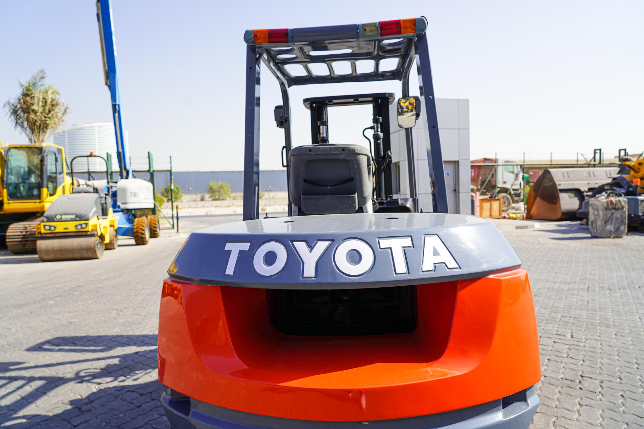 2017 Toyota 7FD50 11023 lb 5 Ton Pneumatic Tire Forklift - Image 21