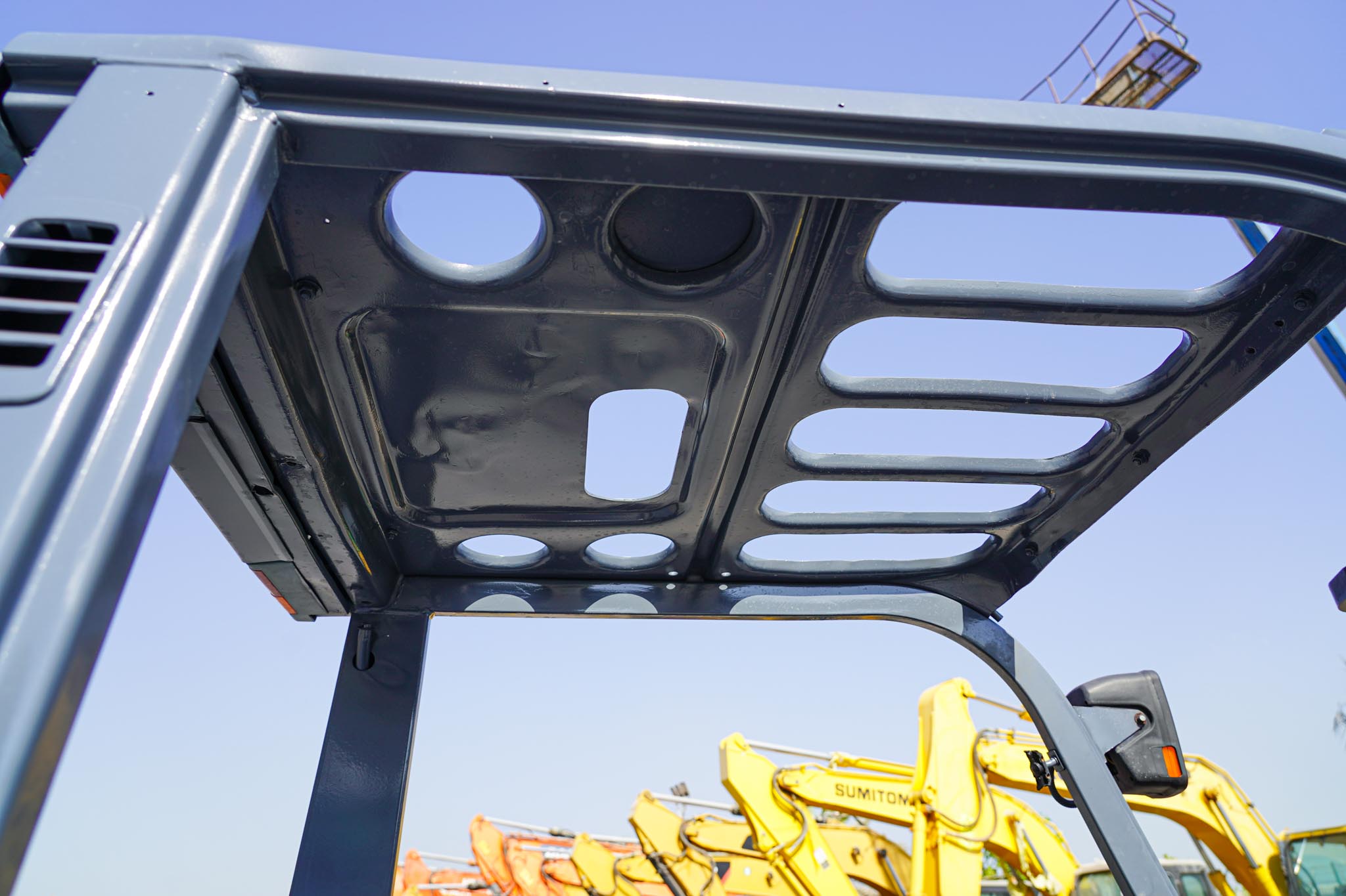 2017 Toyota 7FD50 11023 lb 5 Ton Pneumatic Tire Forklift - Image 25