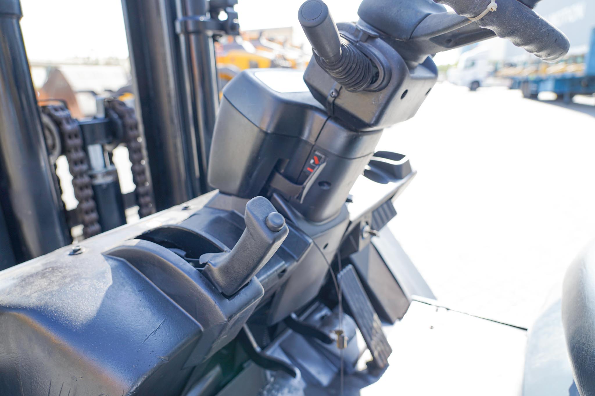 2017 Toyota 7FD50 11023 lb 5 Ton Pneumatic Tire Forklift - Image 26