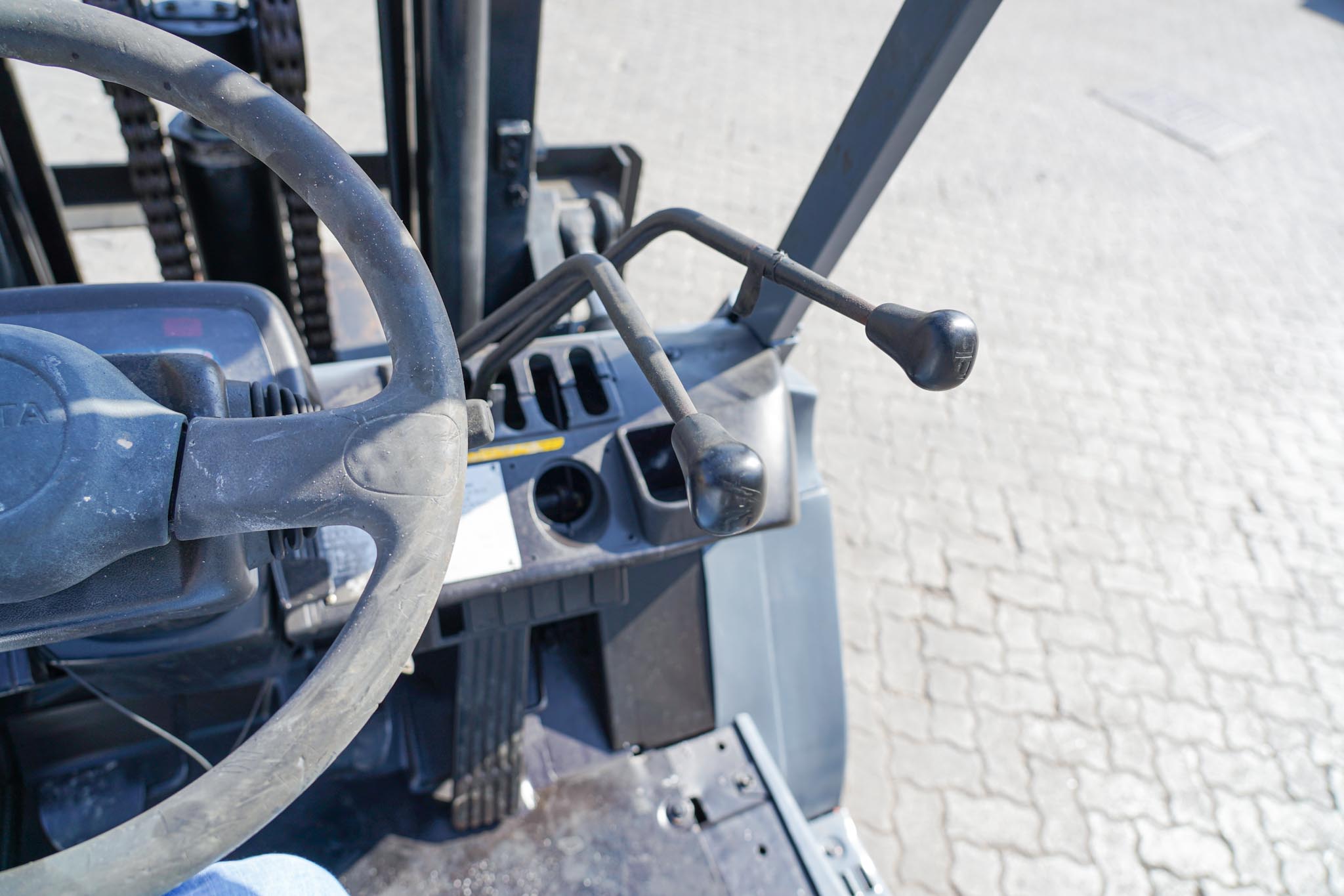 2017 Toyota 7FD50 11023 lb 5 Ton Pneumatic Tire Forklift - Image 28