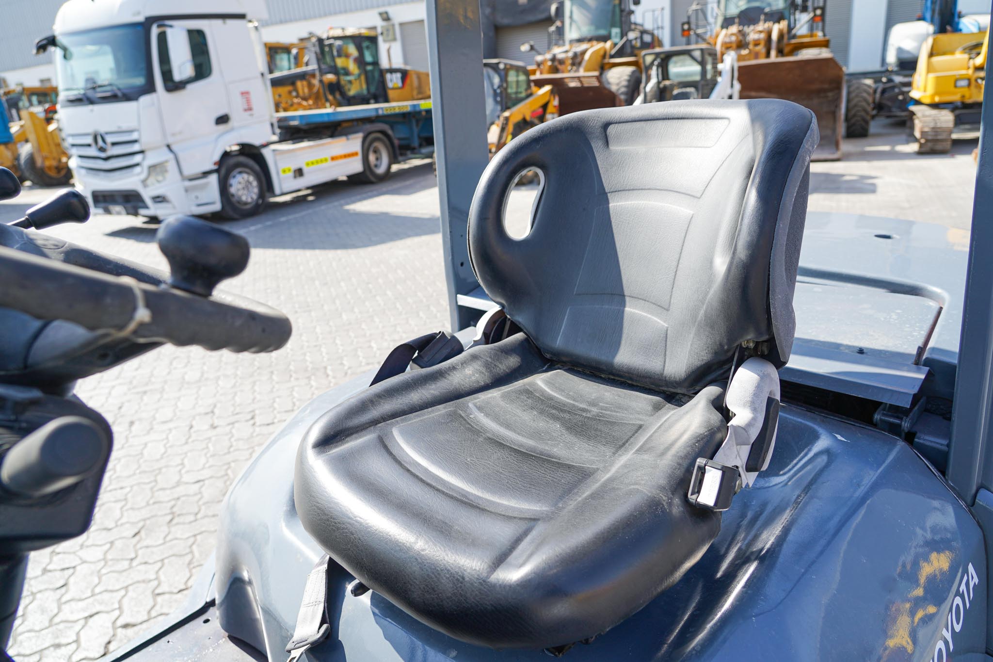 2017 Toyota 7FD50 11023 lb 5 Ton Pneumatic Tire Forklift - Image 30