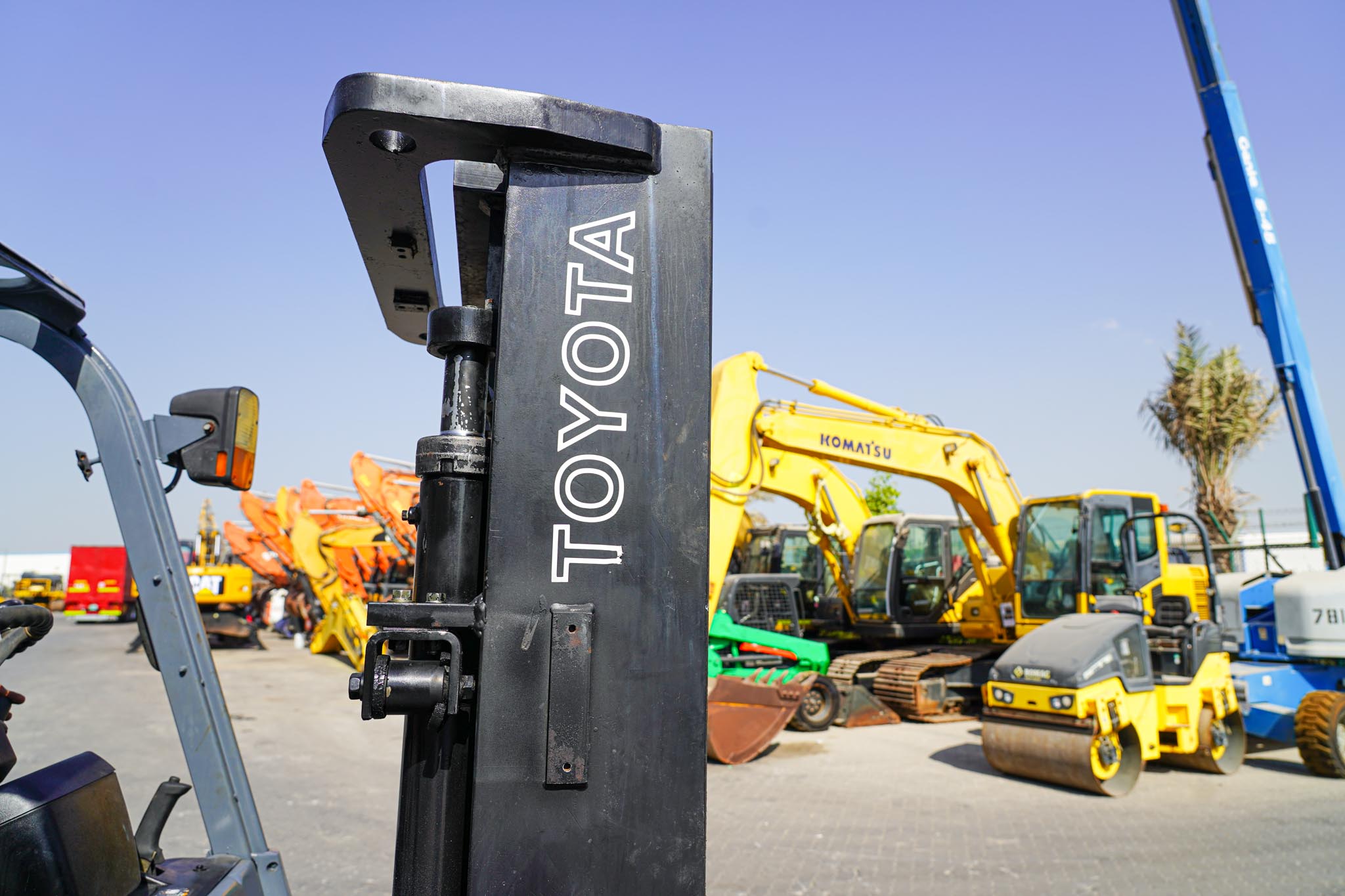 2017 Toyota 7FD50 11023 lb 5 Ton Pneumatic Tire Forklift - Image 33