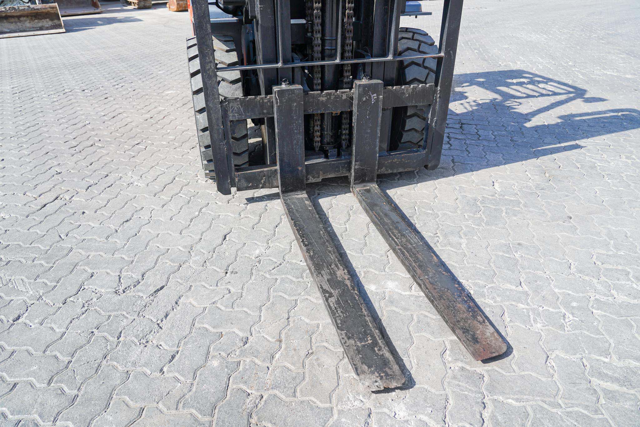 2017 Toyota 7FD50 11023 lb 5 Ton Pneumatic Tire Forklift - Image 8