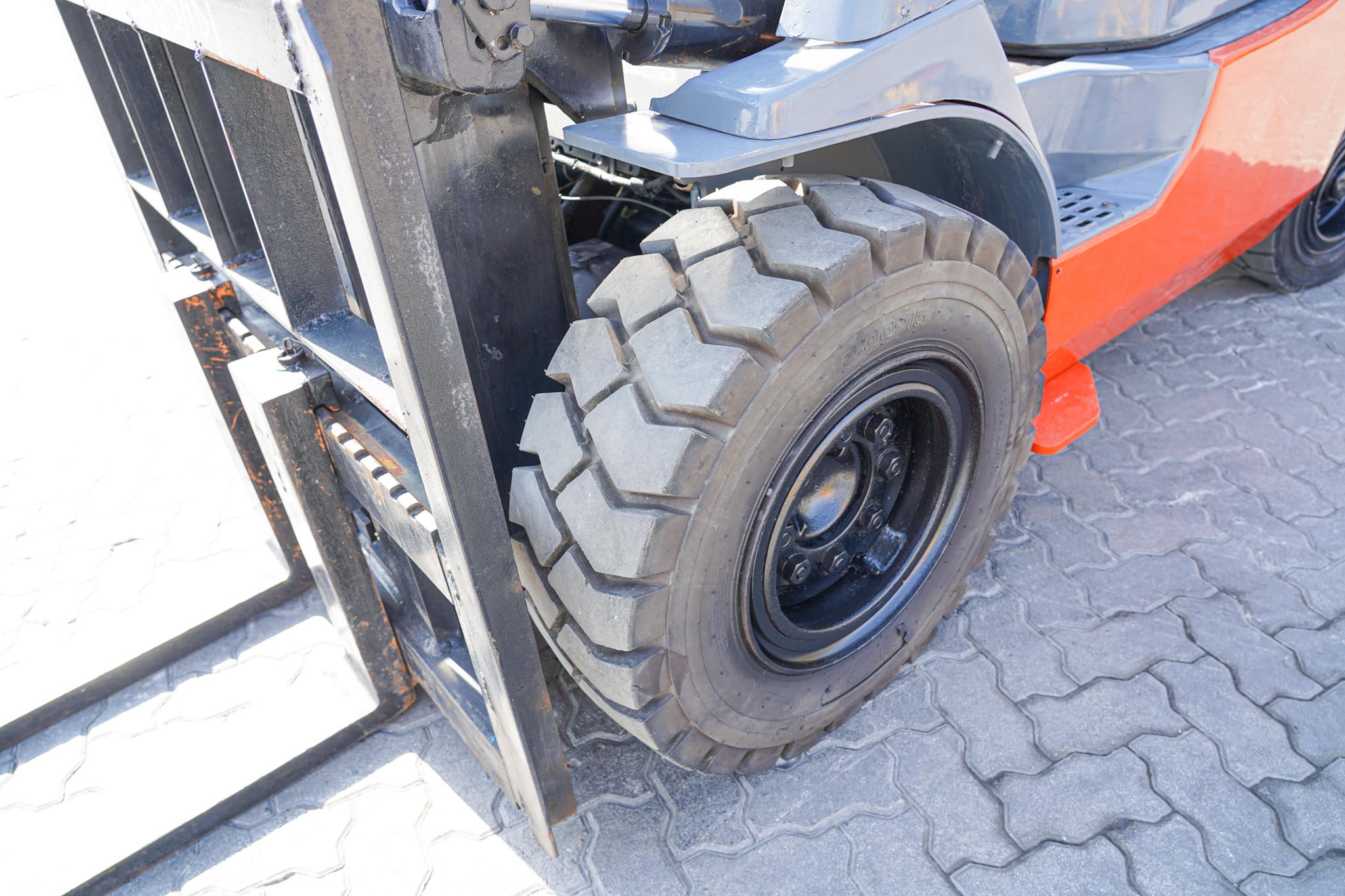 2017 Toyota 7FD50 11023 lb 5 Ton Pneumatic Tire Forklift - Image 13