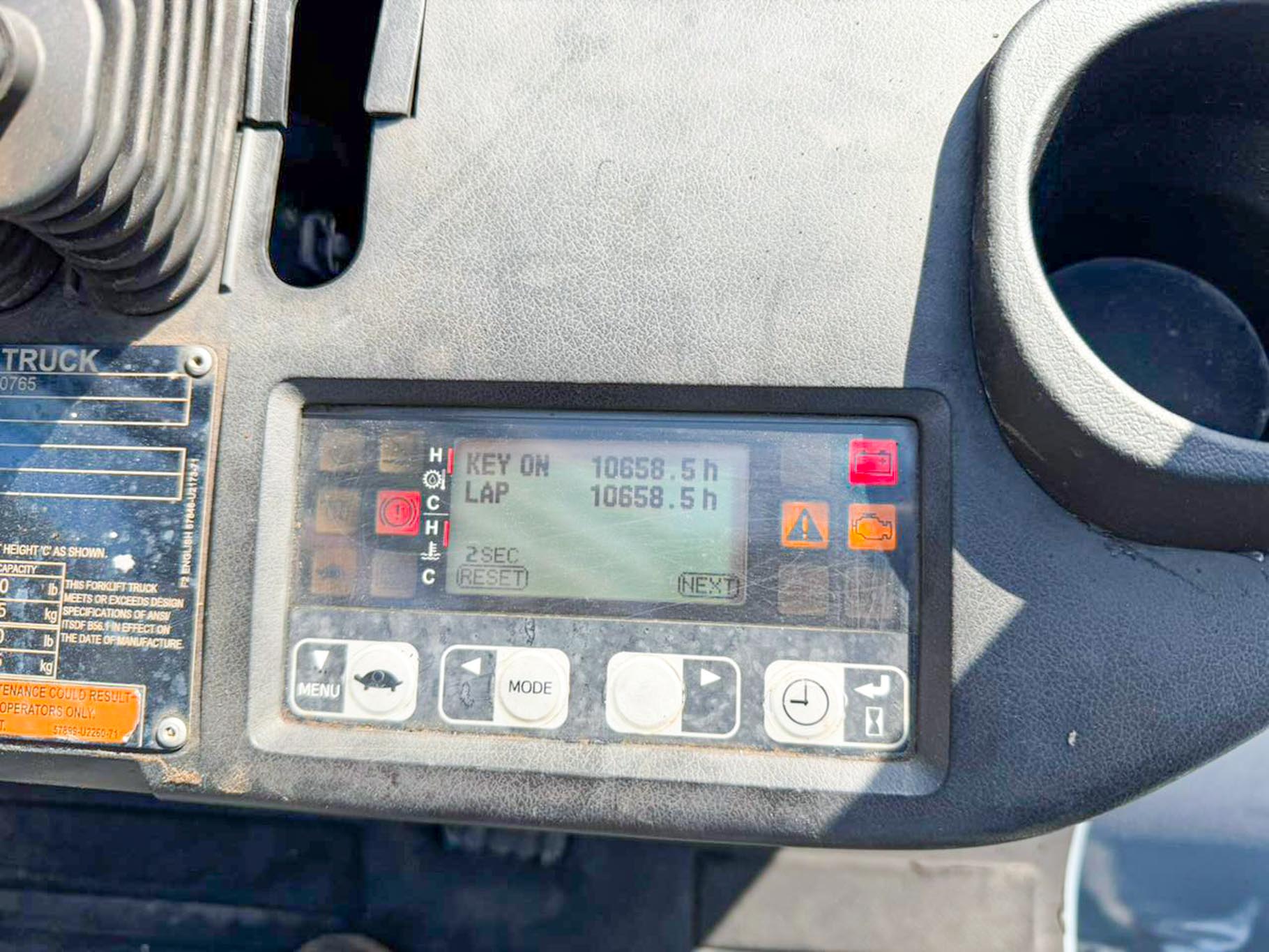 2020 Toyota 8FD35U 7050 lb 3.2 Ton Pneumatic Tire Forklift - Image 29