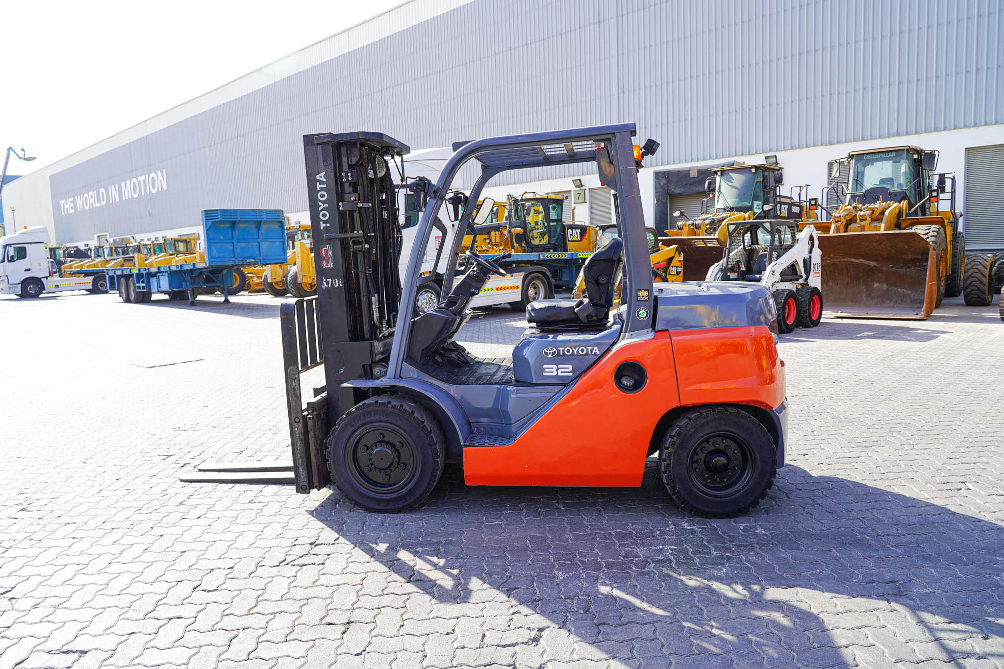 2020 Toyota 8FD35U 7050 lb 3.2 Ton Pneumatic Tire Forklift - Image 6