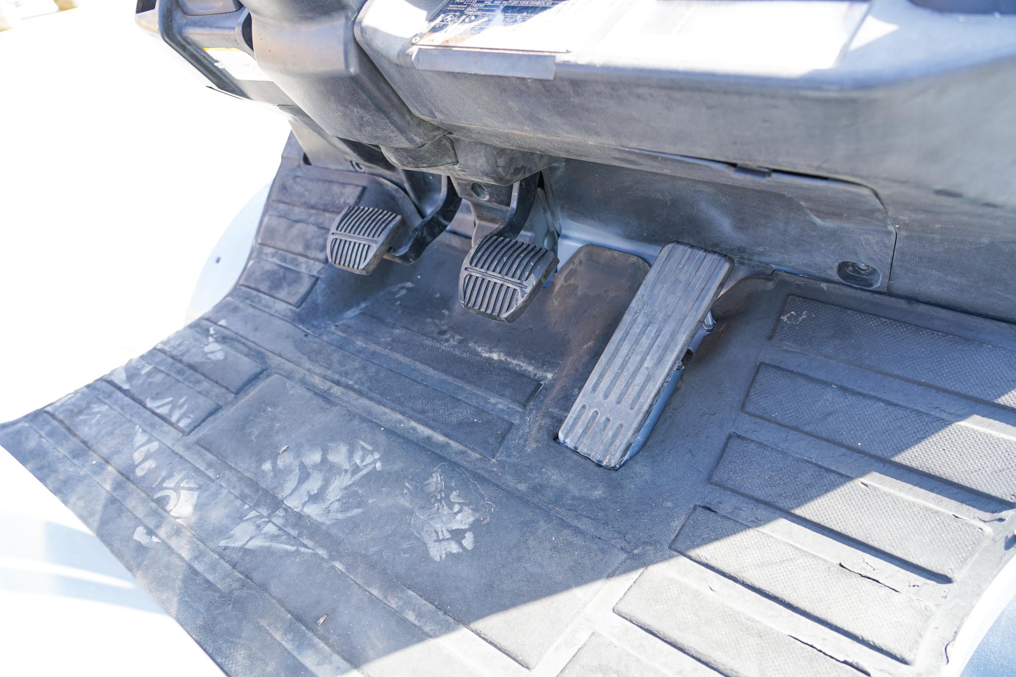 2020 Toyota 8FD35U 7050 lb 3.2 Ton Pneumatic Tire Forklift - Image 14