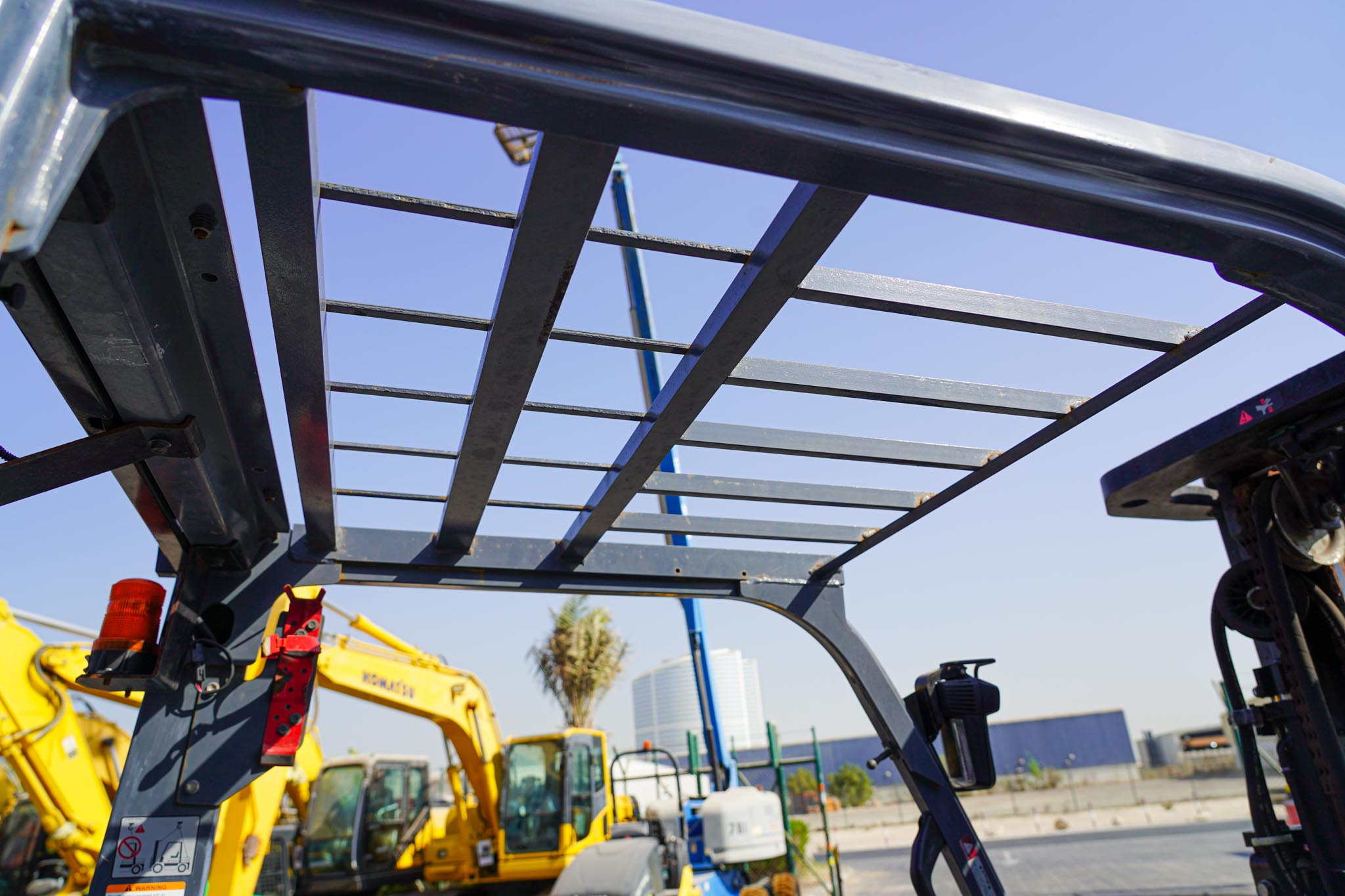 2020 Toyota 8FD35U 7050 lb 3.2 Ton Pneumatic Tire Forklift - Image 16