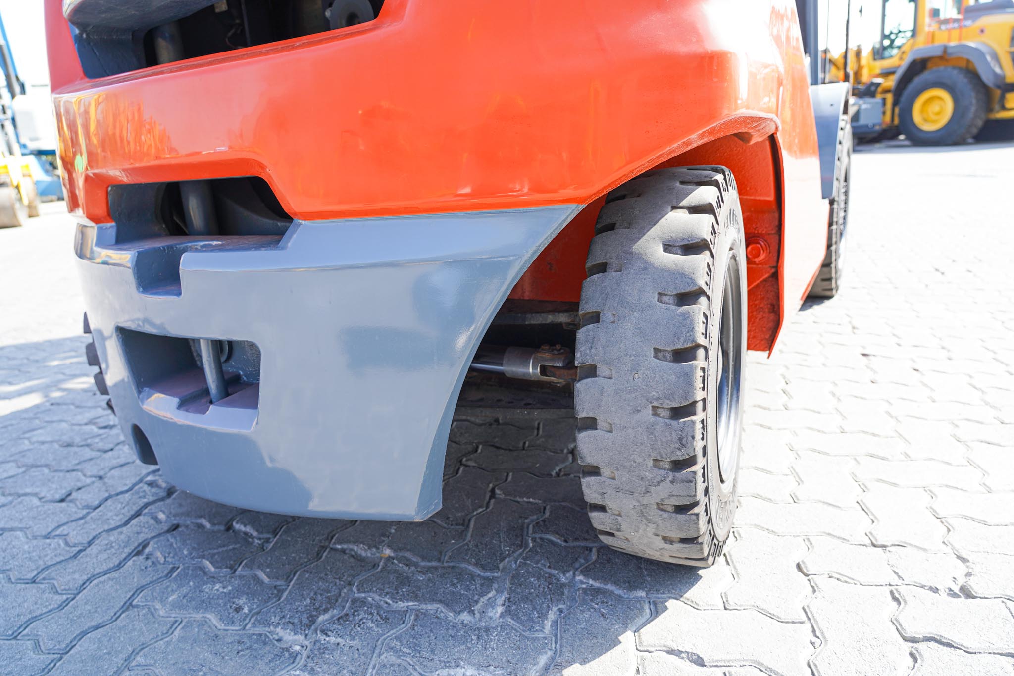 2020 Toyota 8FD35U 7050 lb 3.2 Ton Pneumatic Tire Forklift - Image 17