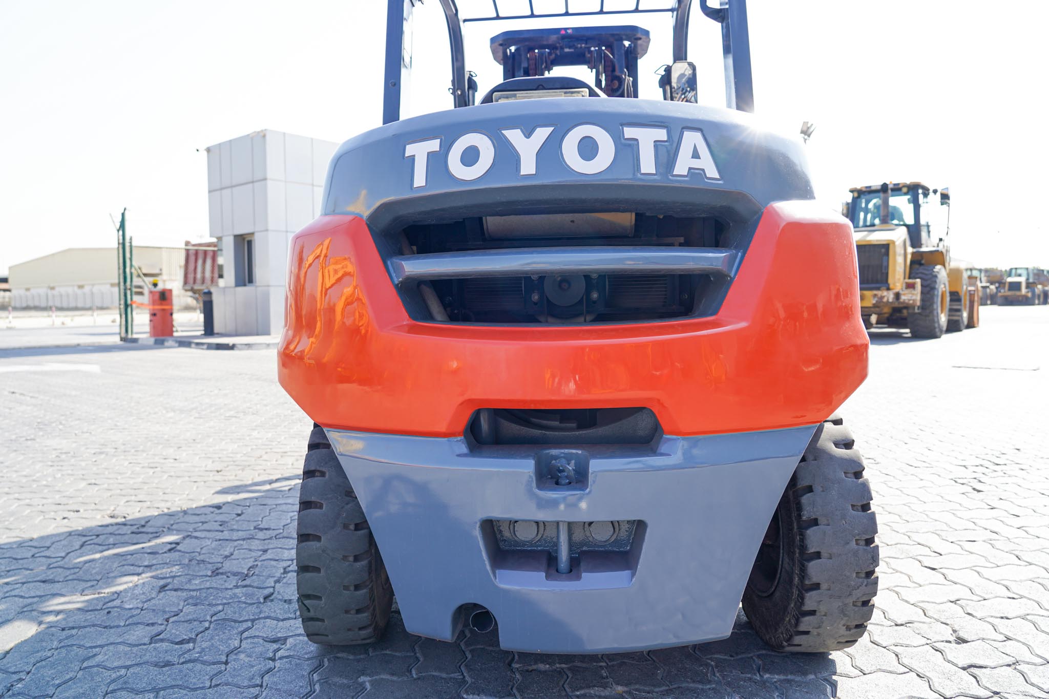 2020 Toyota 8FD35U 7050 lb 3.2 Ton Pneumatic Tire Forklift - Image 18