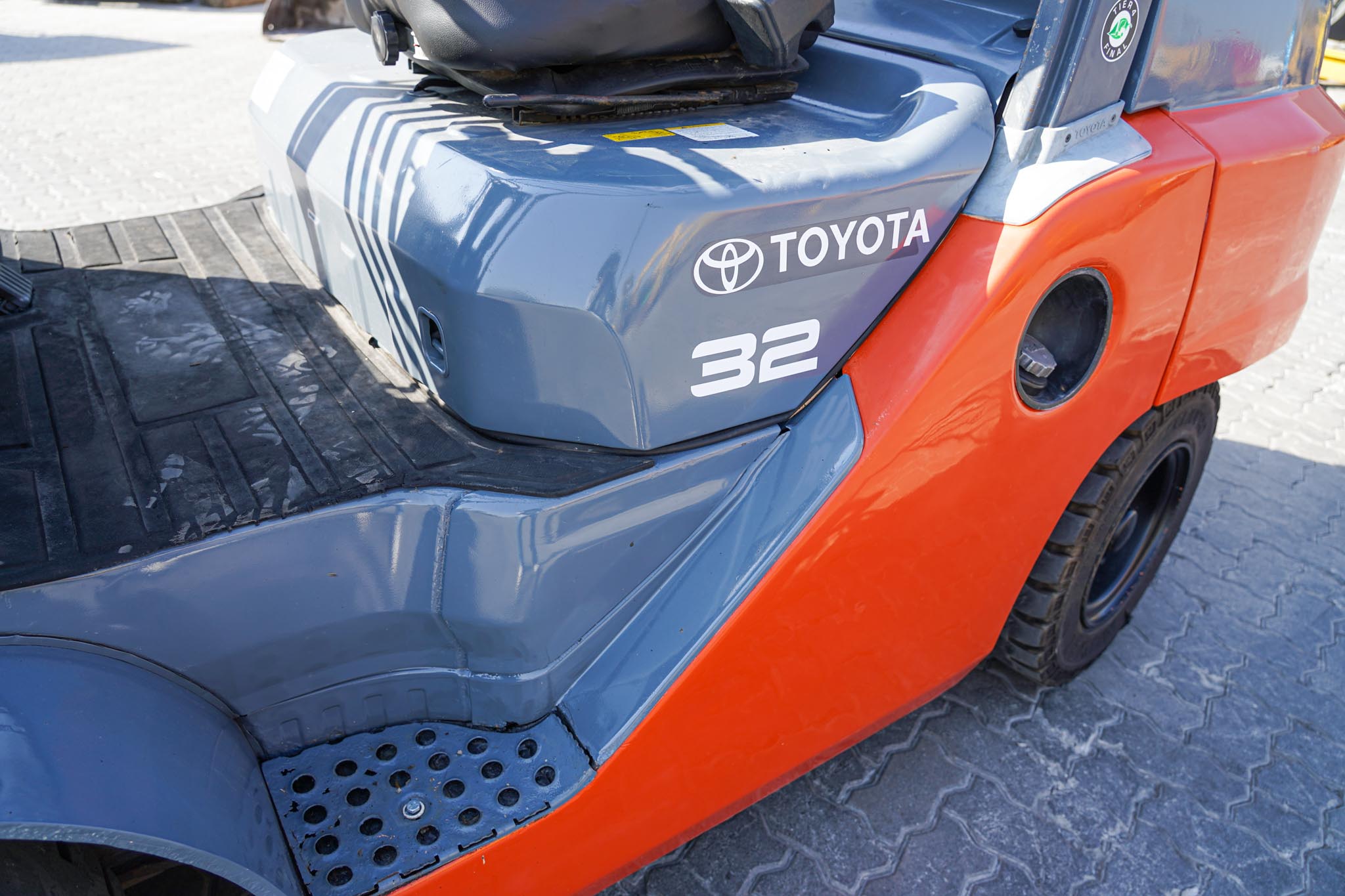 2020 Toyota 8FD35U 7050 lb 3.2 Ton Pneumatic Tire Forklift - Image 22