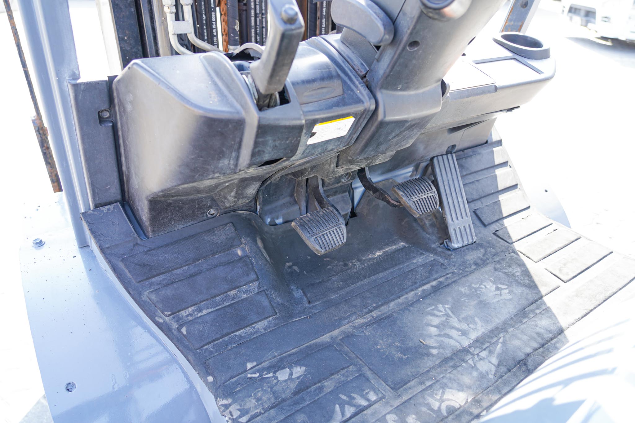 2020 Toyota 8FD35U 7050 lb 3.2 Ton Pneumatic Tire Forklift - Image 24