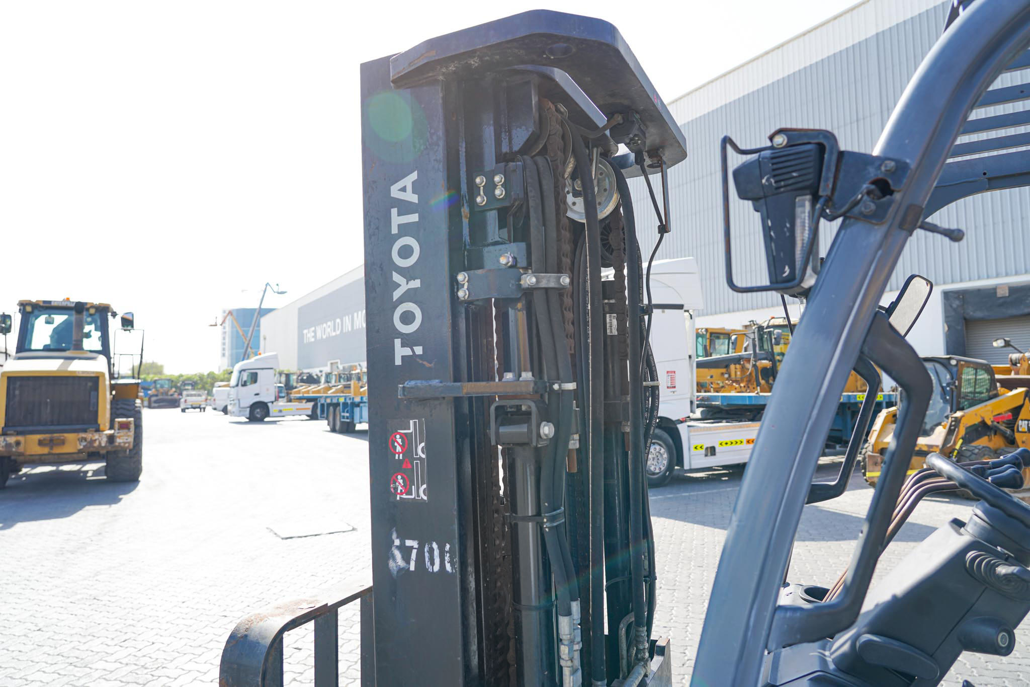 2020 Toyota 8FD35U 7050 lb 3.2 Ton Pneumatic Tire Forklift - Image 10