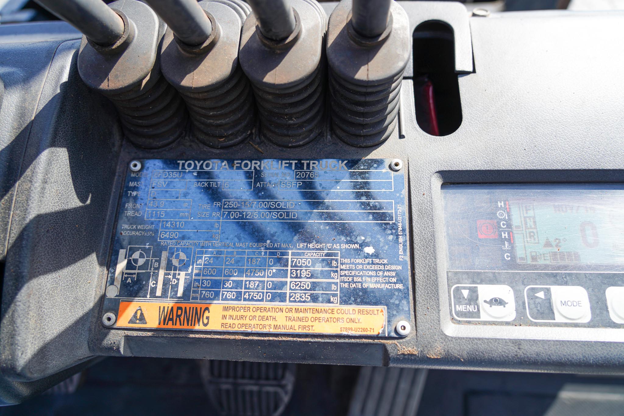 2020 Toyota 8FD35U 7050 lb 3.2 Ton Pneumatic Tire Forklift - Image 30