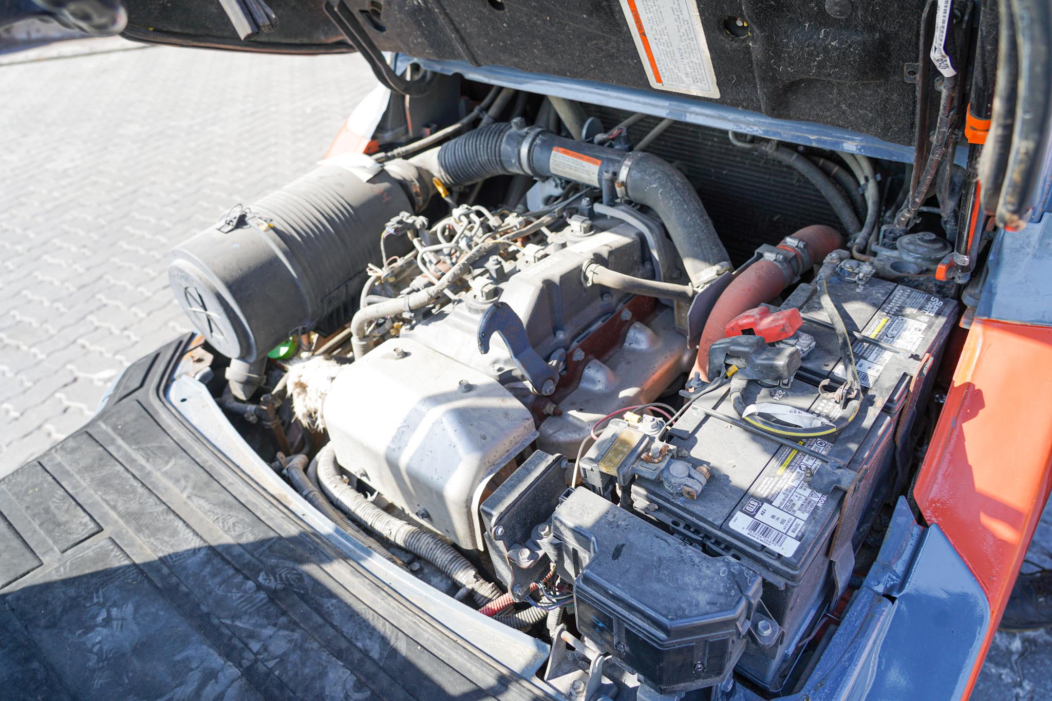 2020 Toyota 8FD35U 7050 lb 3.2 Ton Pneumatic Tire Forklift - Image 28