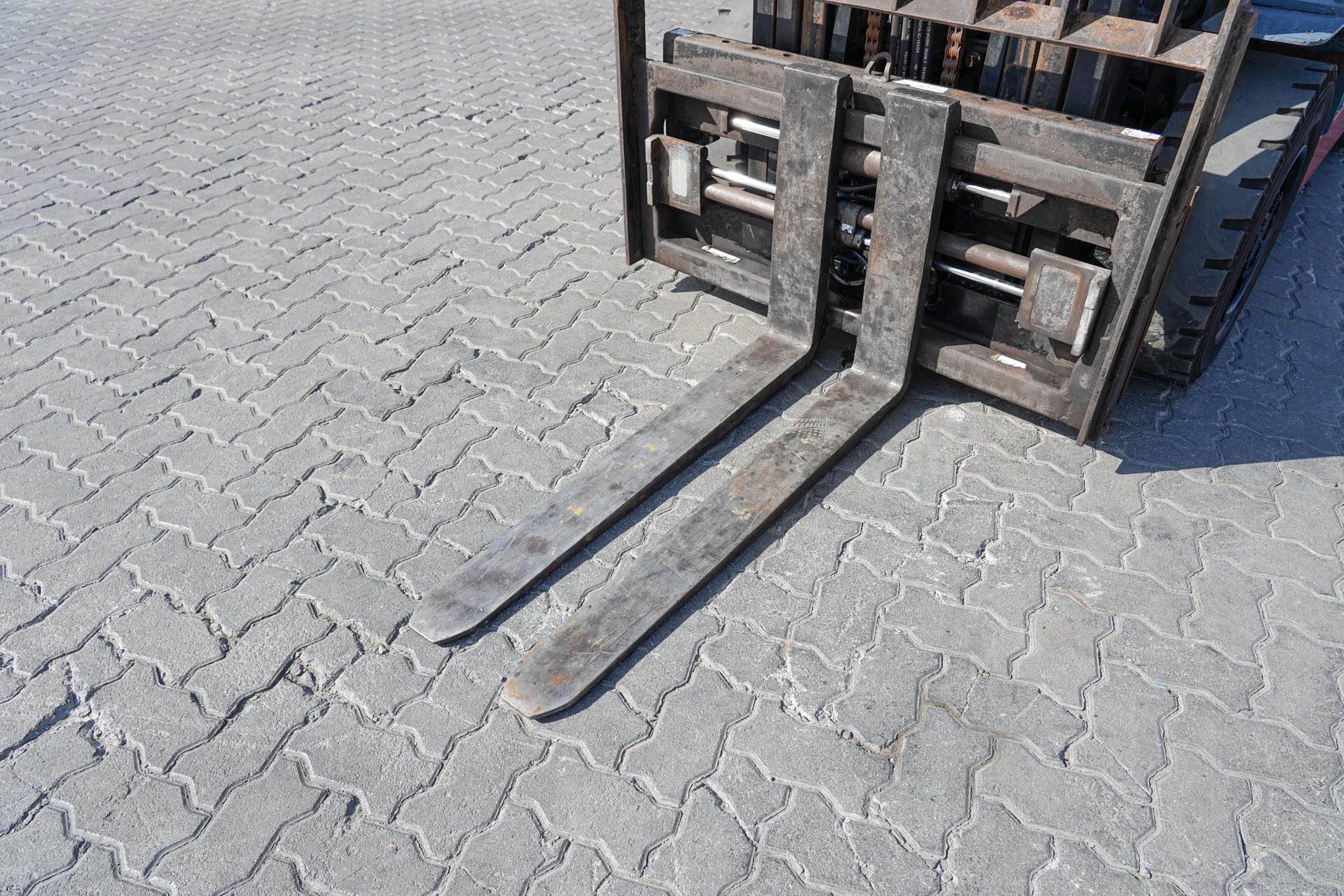 2020 Toyota 8FD35U 7050 lb 3.2 Ton Pneumatic Tire Forklift - Image 7