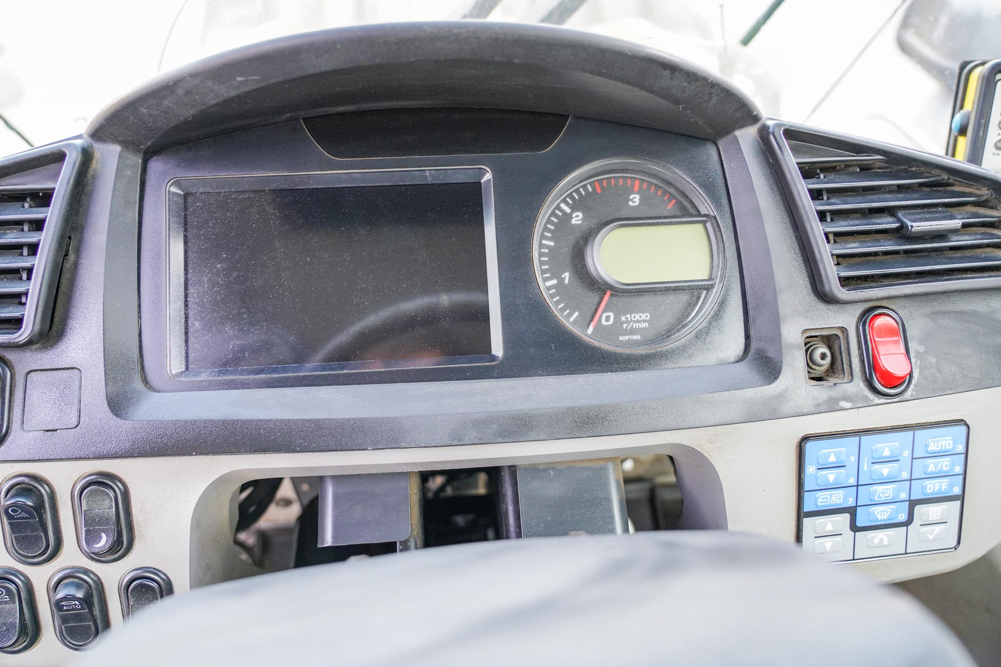 2015 KOMATSU WA500-7 Wheel Loader - Image 25