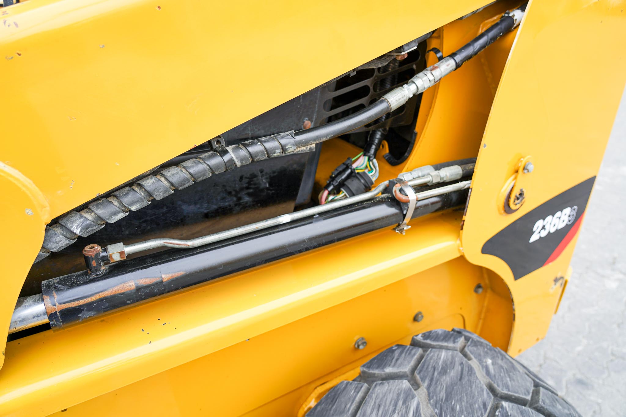 2012 CAT 236B3 Two-Speed Skid Steer Loader - Image 17