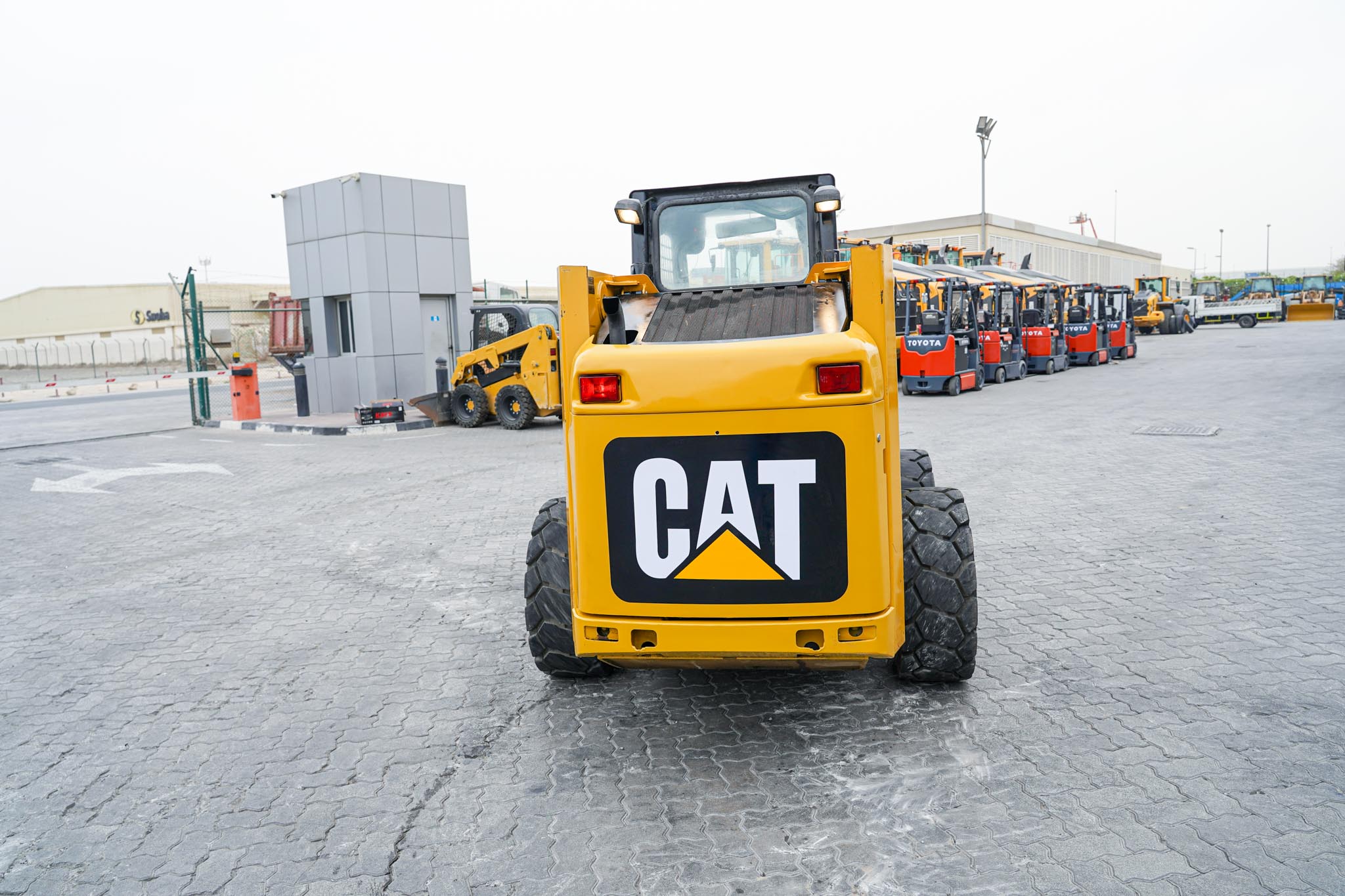2012 CAT 236B3 Two-Speed Skid Steer Loader - Image 4