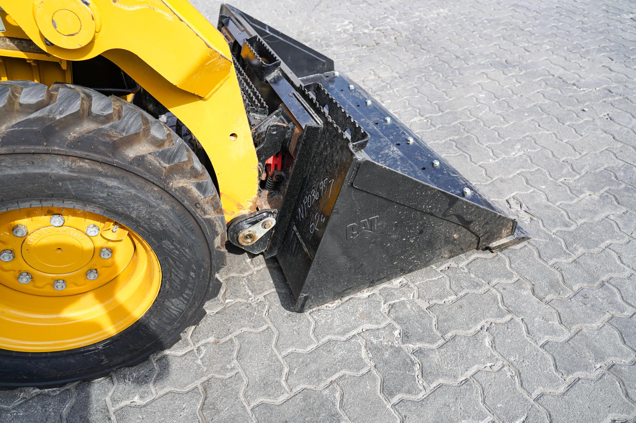 2021 CAT 226D3 Skid Steer Loader - Image 9