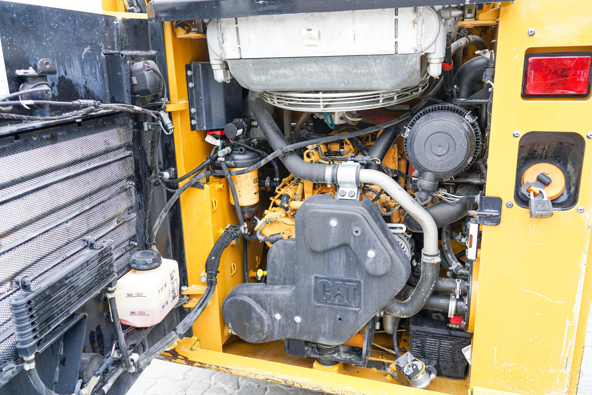 2019 CAT 226D Skid Steer Loader - Image 28