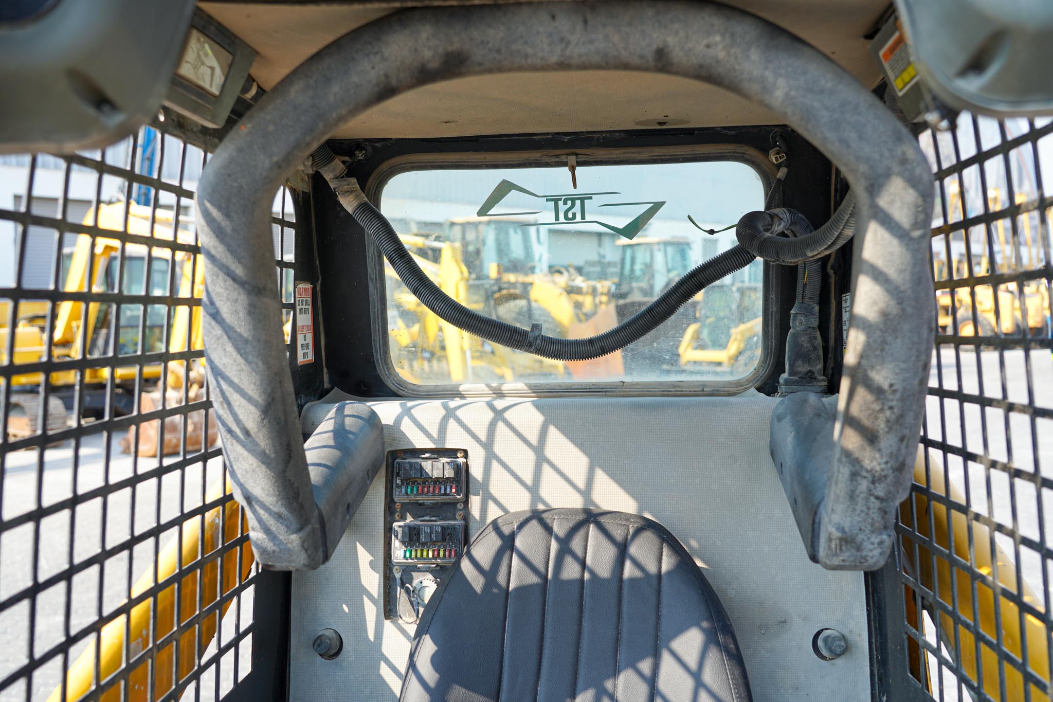 2015 CAT 226B3 Skid Steer Loader - Image 17