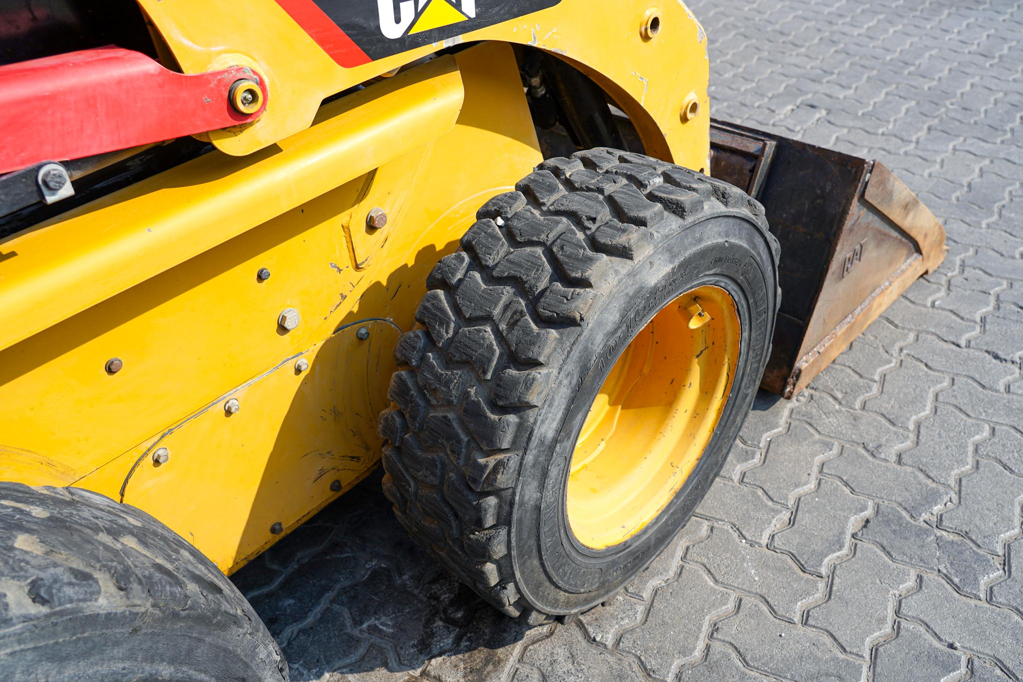 2015 CAT 226B3 Skid Steer Loader - Image 9