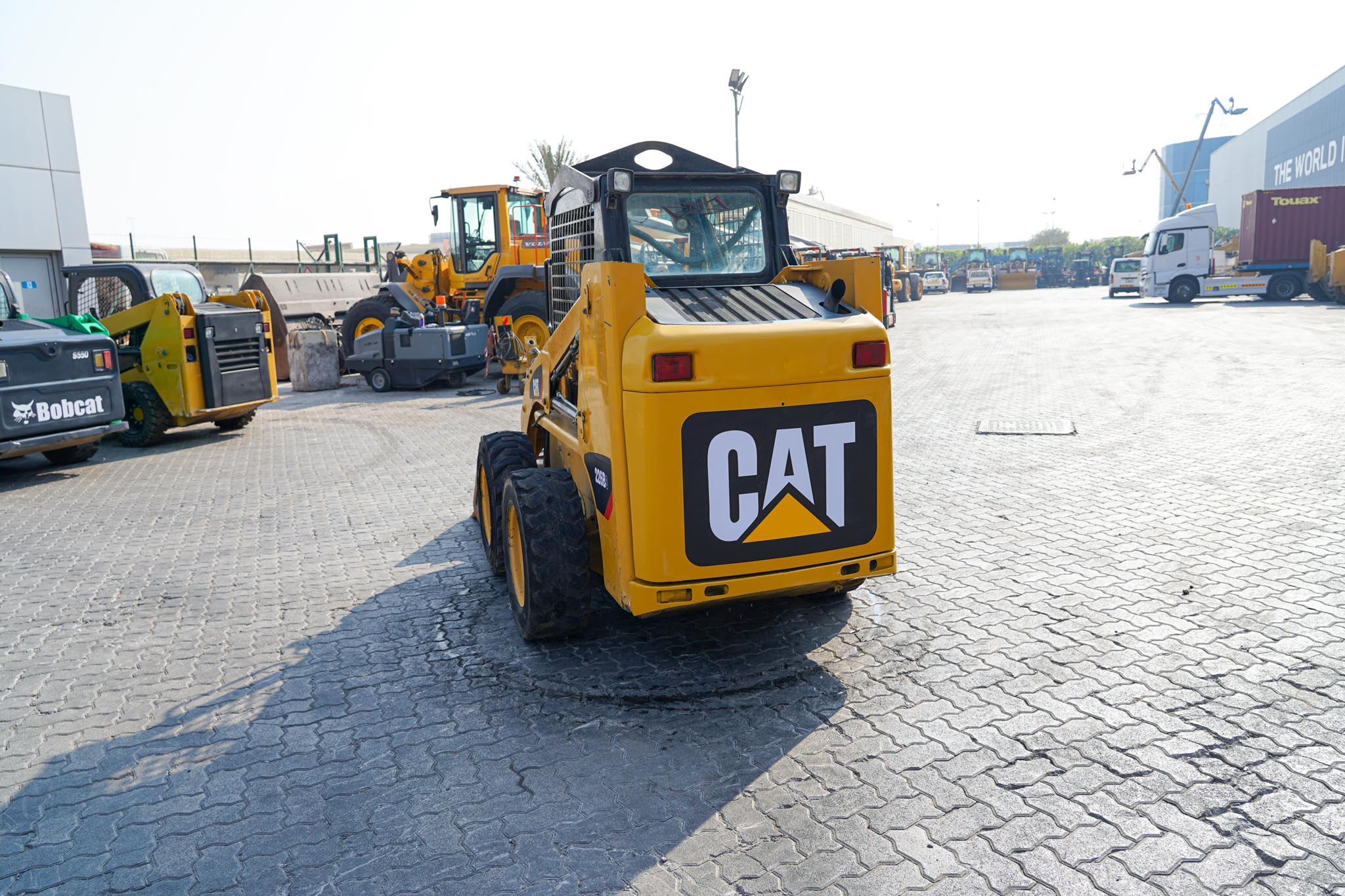 2015 CAT 226B3 Skid Steer Loader - Image 3