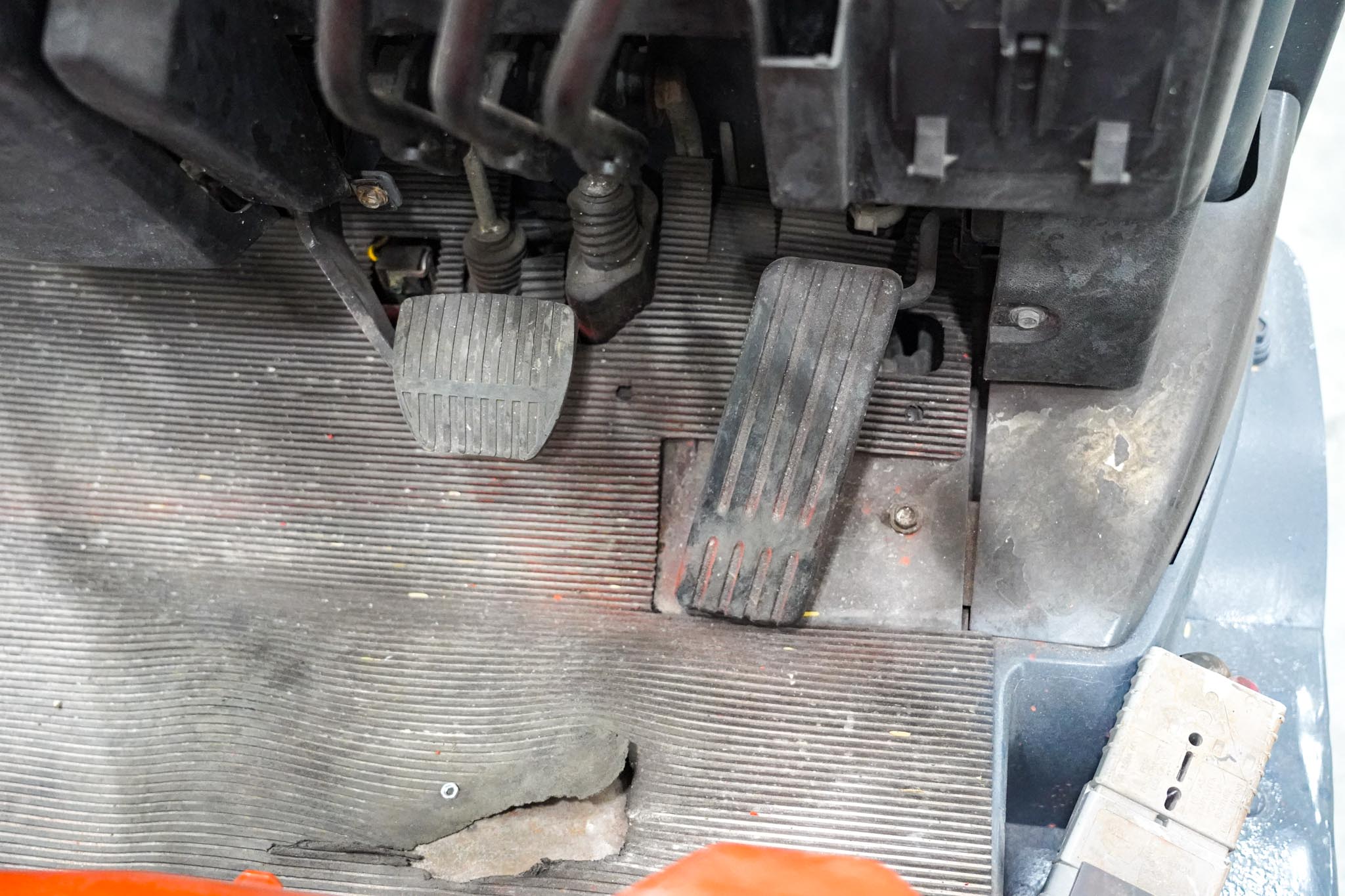 2015 Toyota 7FBEU18 2900 lb 1.3 Ton Electric Forklift - Image 14