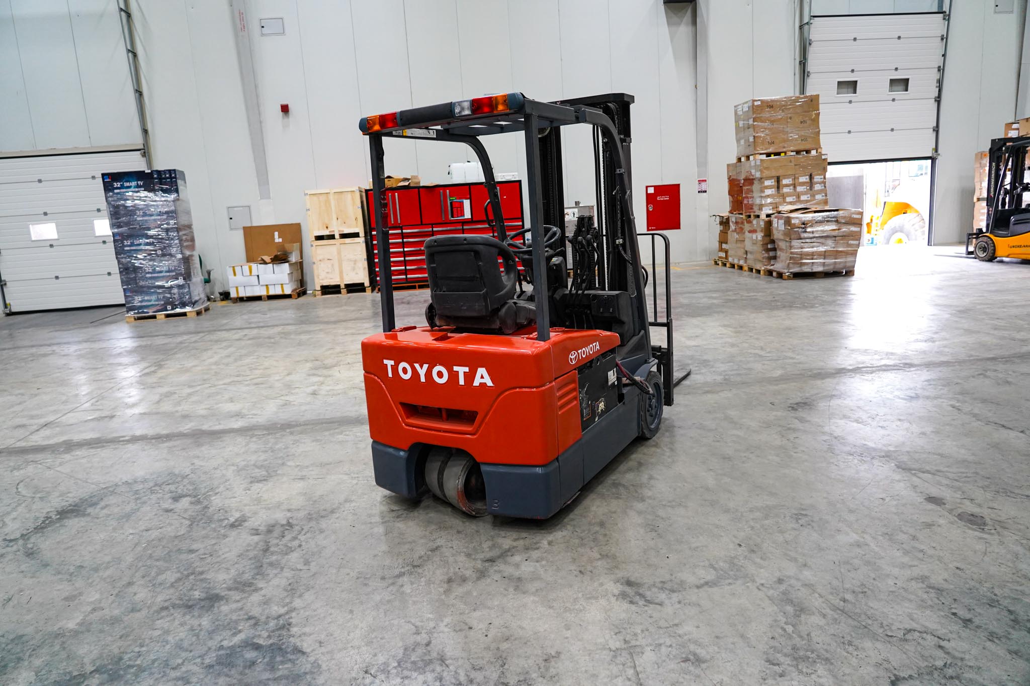 2015 Toyota 7FBEU18 2900 lb 1.3 Ton Electric Forklift - Image 3