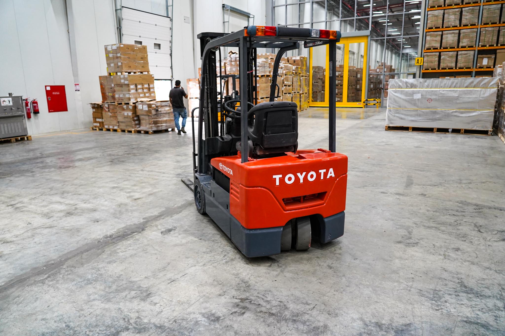 2015 Toyota 7FBEU18 2900 lb 1.3 Ton Electric Forklift - Image 4
