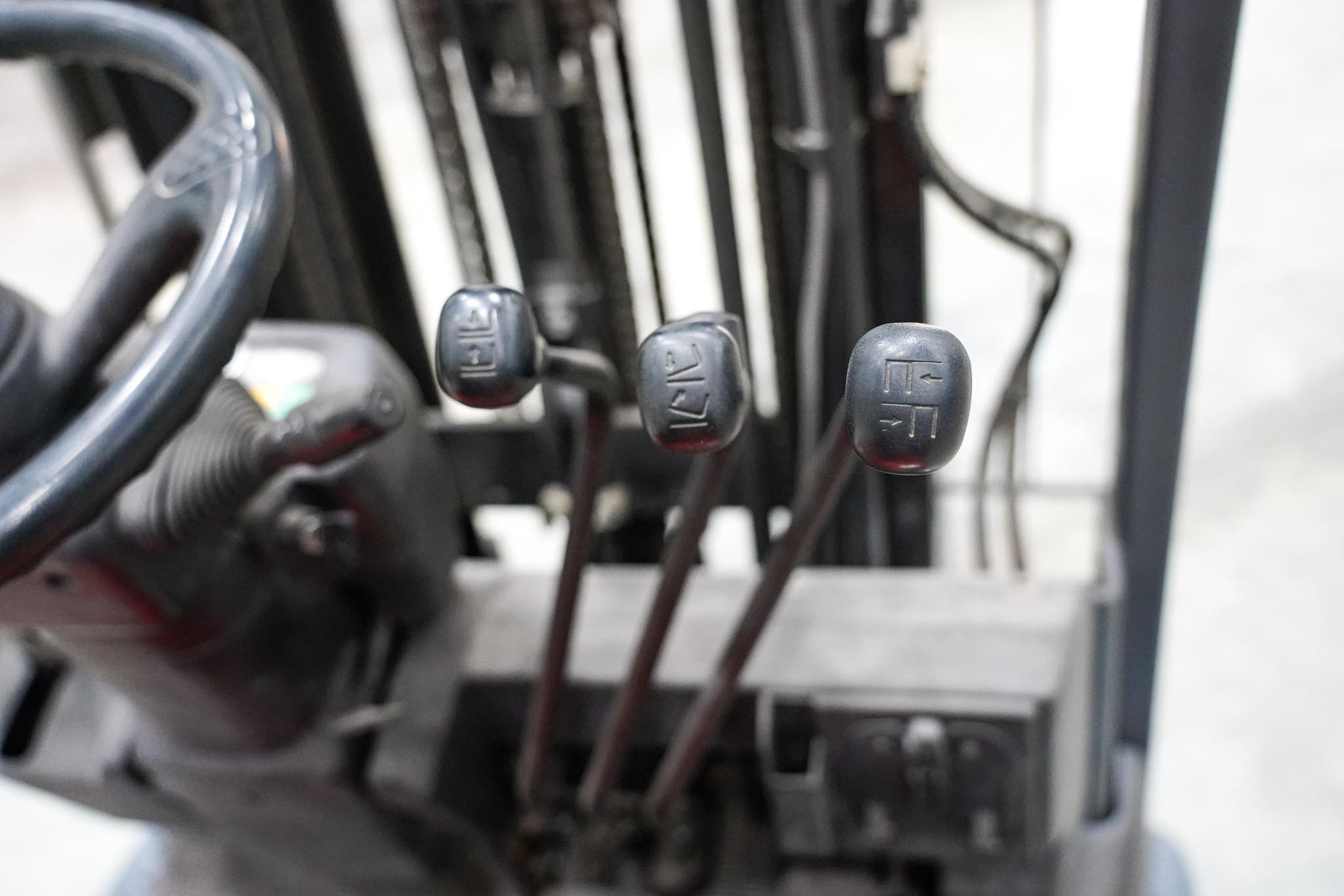 2015 Toyota 7FBEU18 2900 lb 1.3 Ton Electric Forklift - Image 15