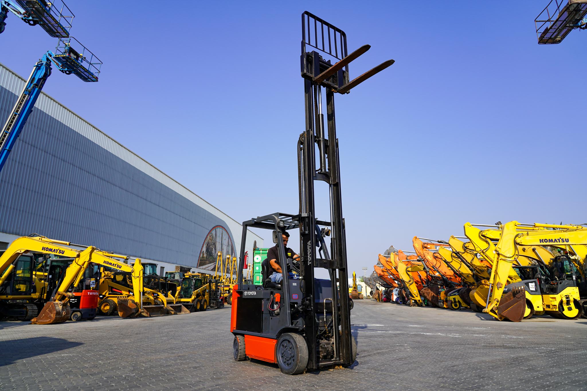 2018 Toyota 8FBCU25 2 Ton 4400 lb Electric Forklift - Image 6
