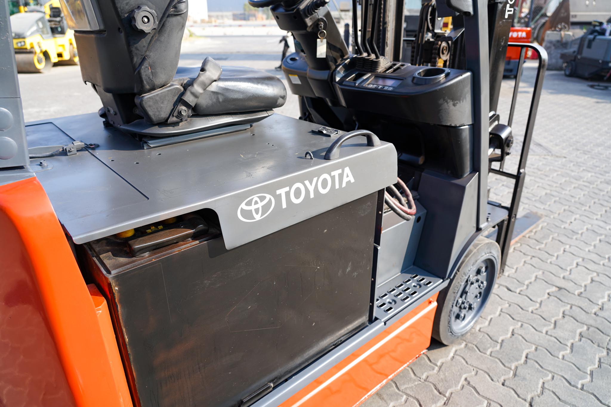 2018 Toyota 8FBCU25 2 Ton 4400 lb Electric Forklift - Image 15