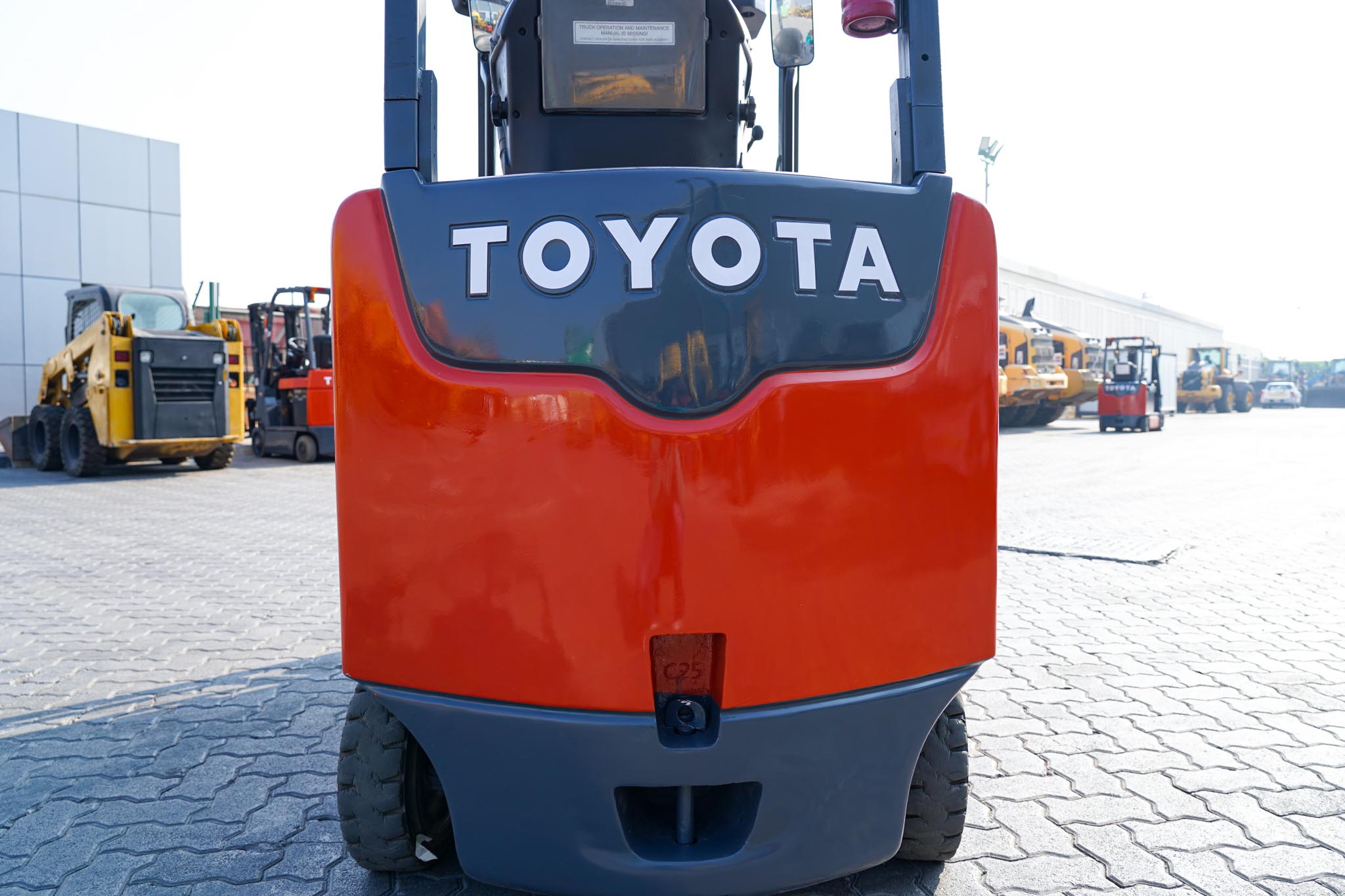 2018 Toyota 8FBCU25 2 Ton 4400 lb Electric Forklift - Image 16