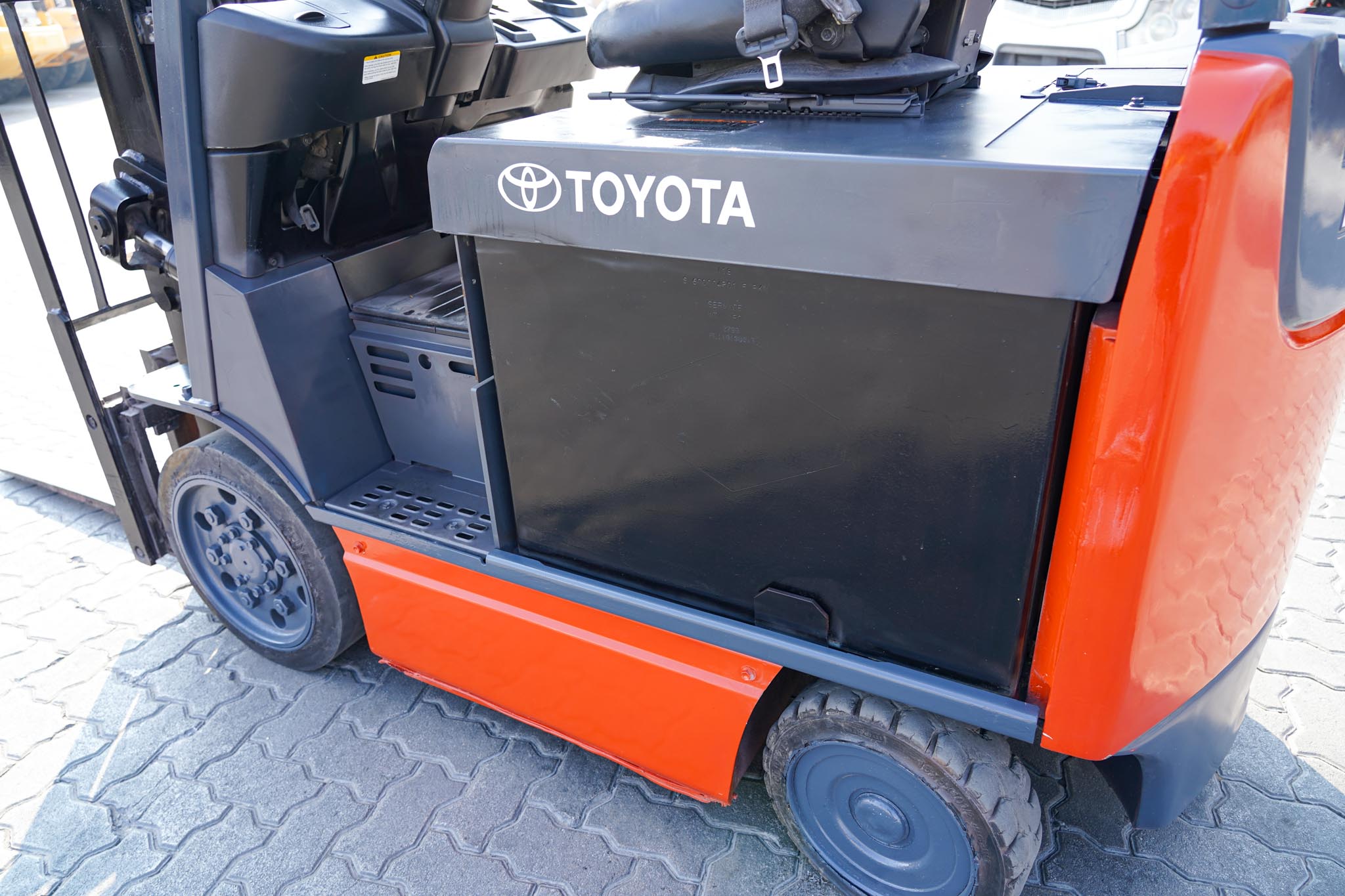 2018 Toyota 8FBCU25 2 Ton 4400 lb Electric Forklift - Image 17