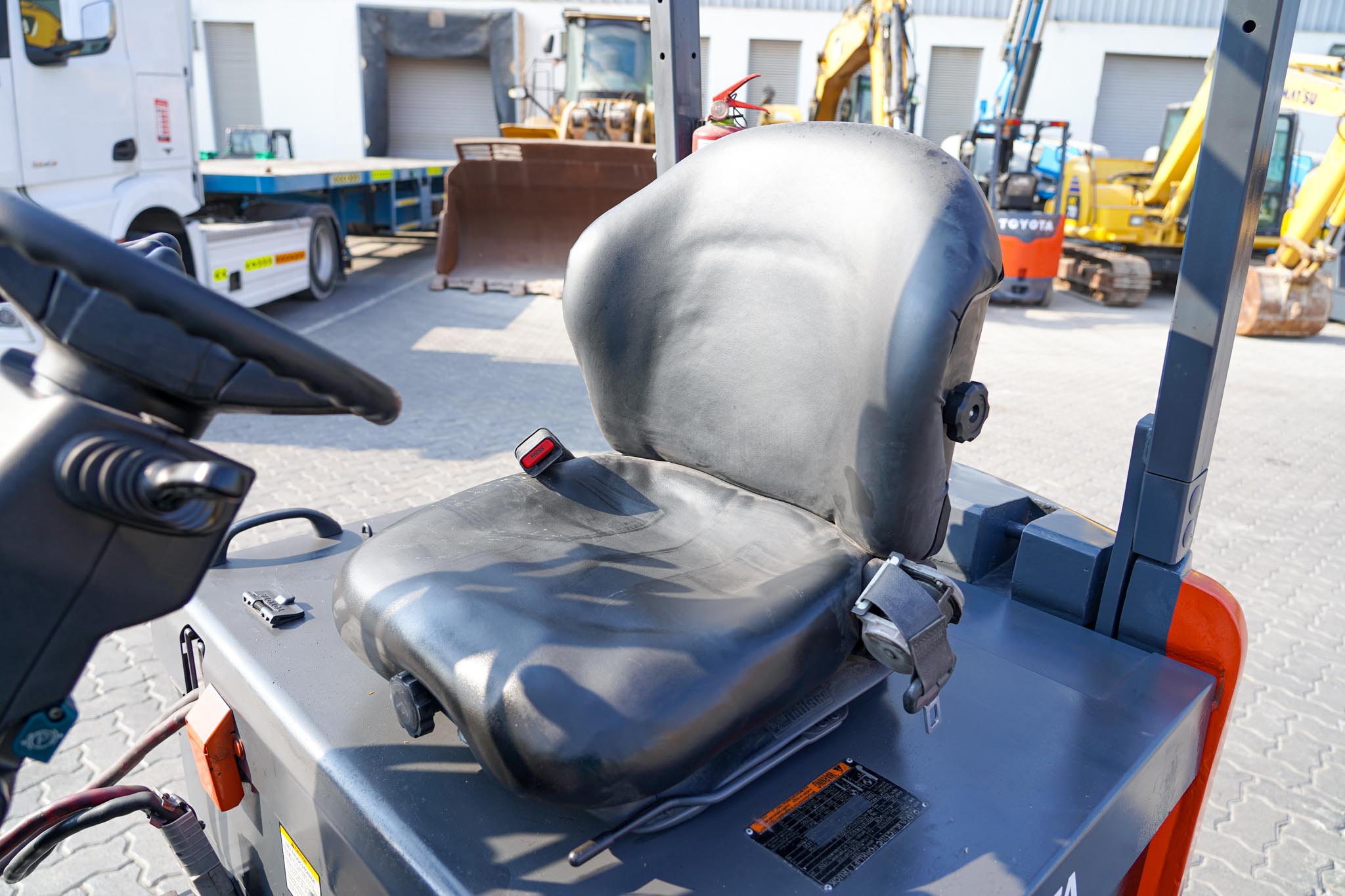 2018 Toyota 8FBCU25 2 Ton 4400 lb Electric Forklift - Image 19