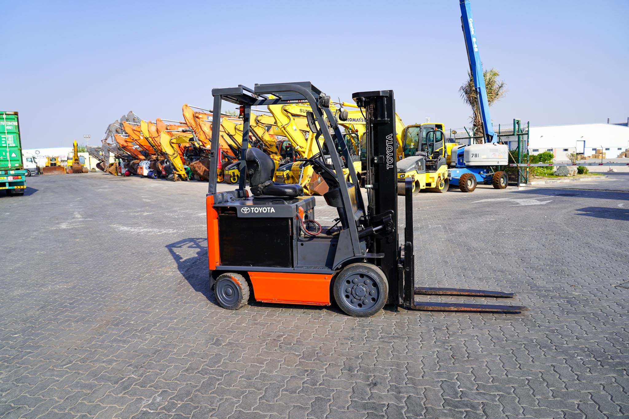 2018 Toyota 8FBCU25 2 Ton 4400 lb Electric Forklift - Image 3